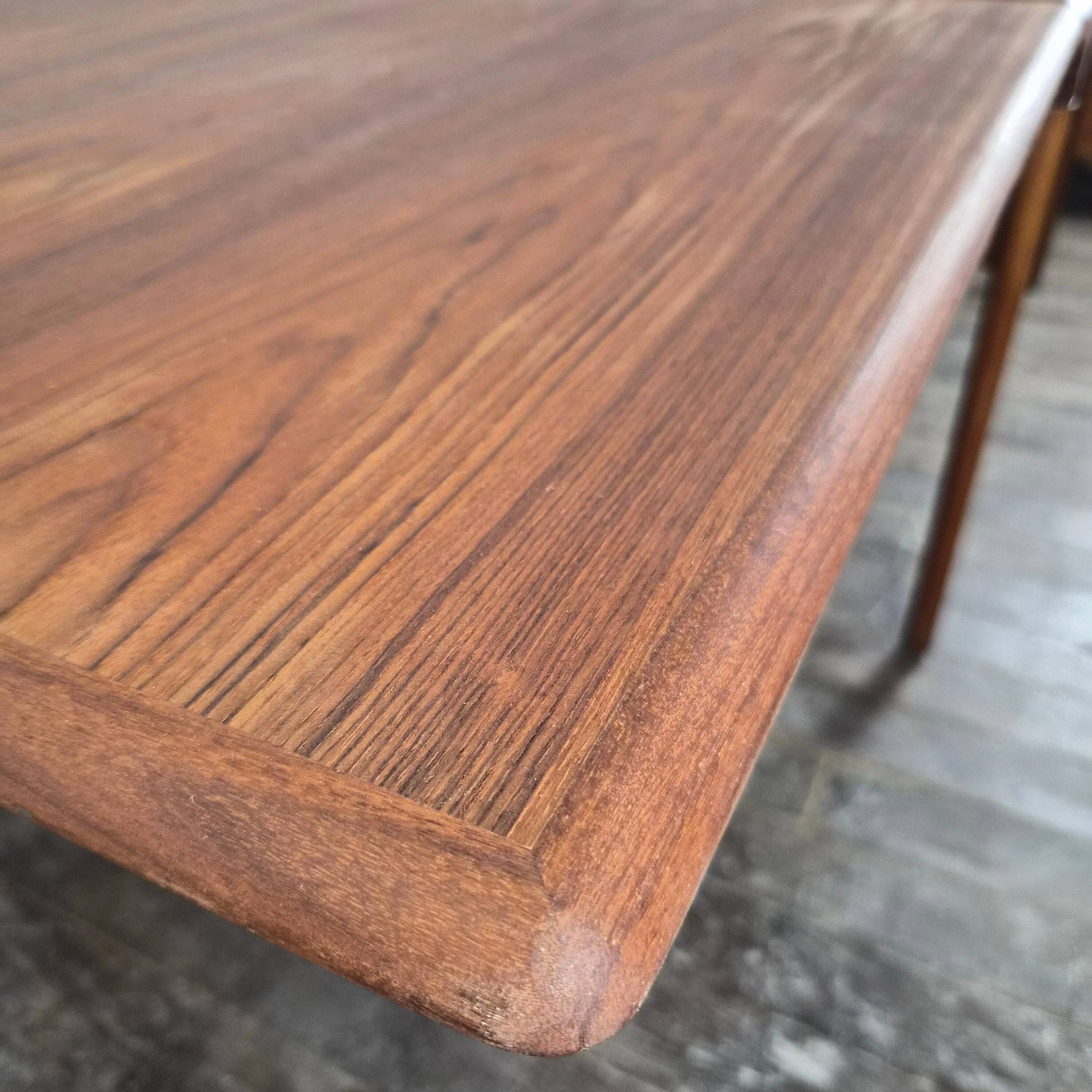 Table à manger en teck avec extension par Johannes Andersen, pour Uldum Møbelfabrik, Danemark, 1960.