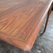 Table à manger en teck avec extension par Johannes Andersen, pour Uldum Møbelfabrik, Danemark, 1960.
