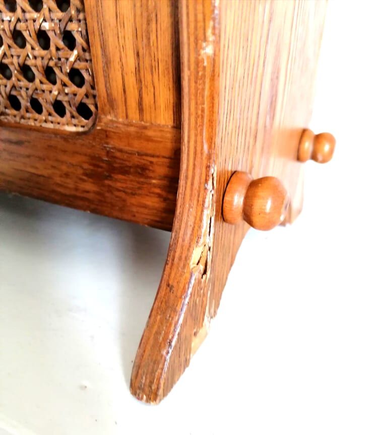 Vintage cannage magazine door