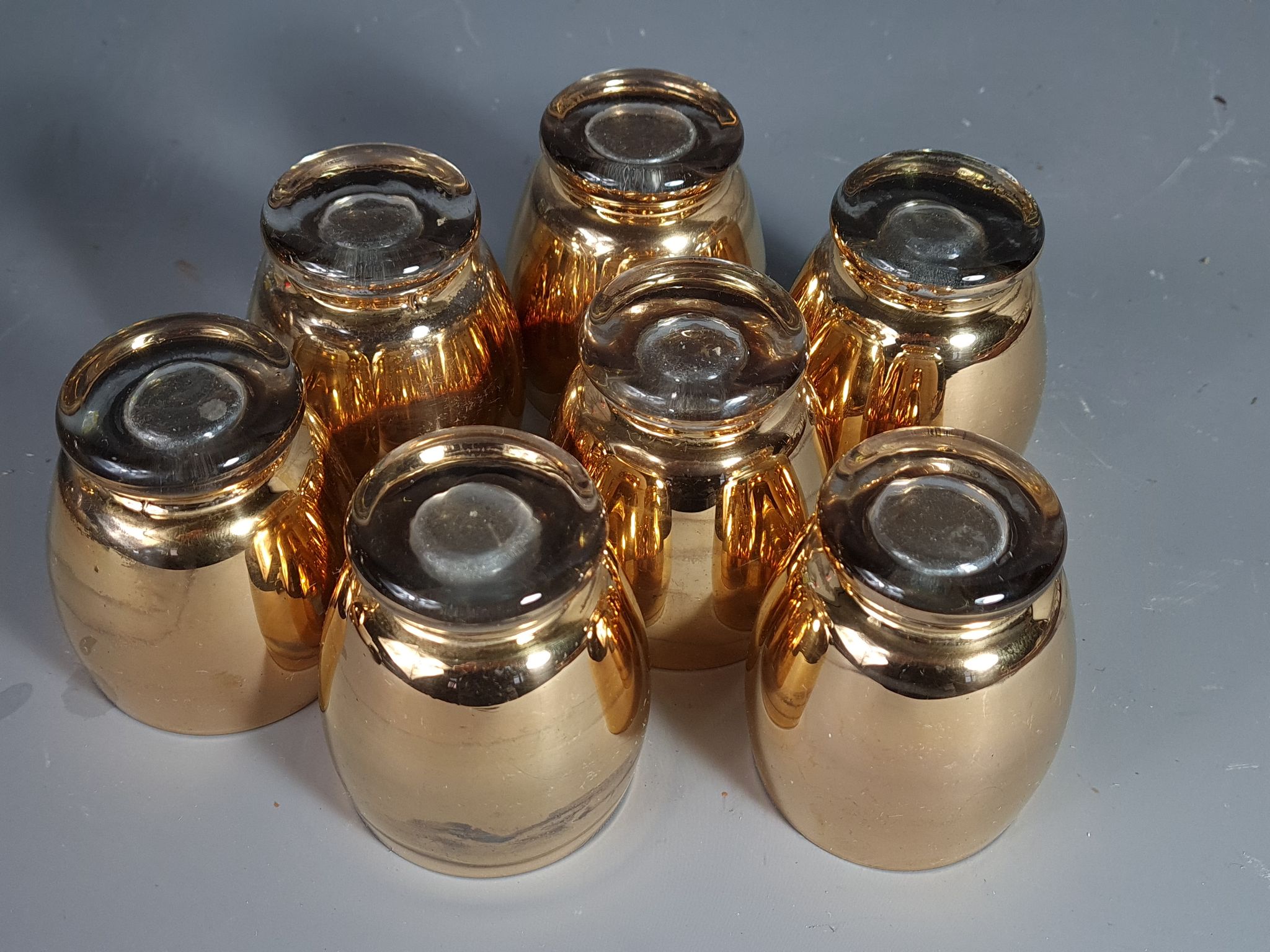 Alcohol service: bottle - 7 golden puffed glasses, vintage mahogany tray 50s sb