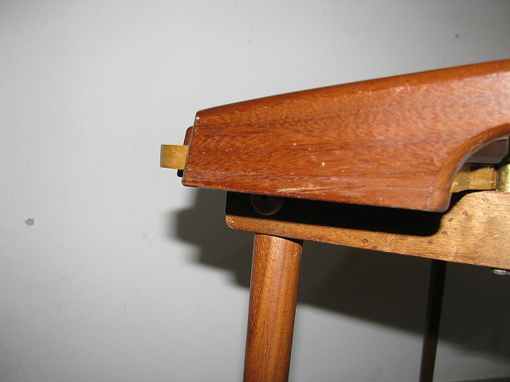 Table d'appoint plateau de service Aase Dreieri Ganddal Norvège  en teck et chêne années 1960