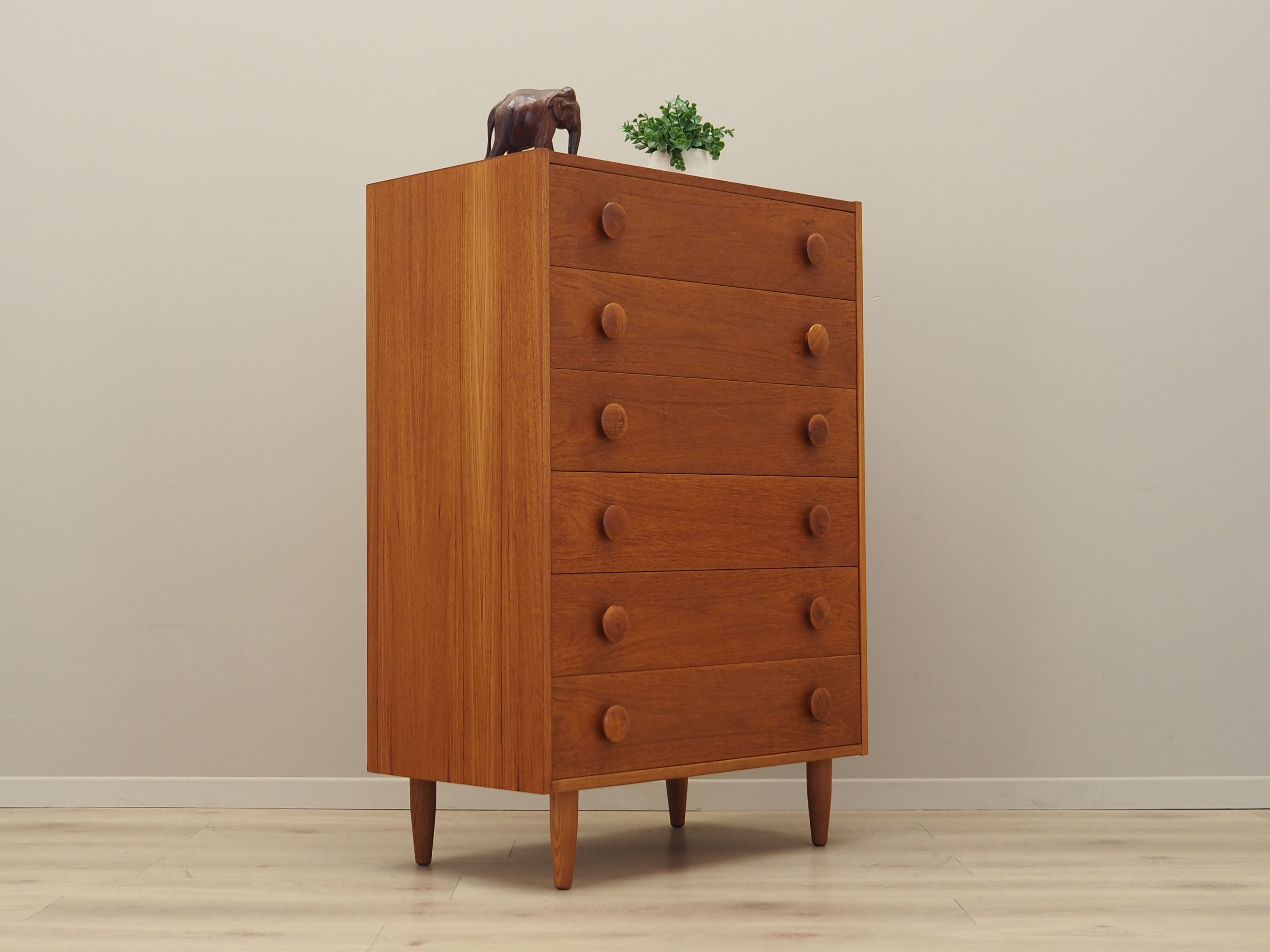 Commode en teck, design danois, années 1960, production Danemark