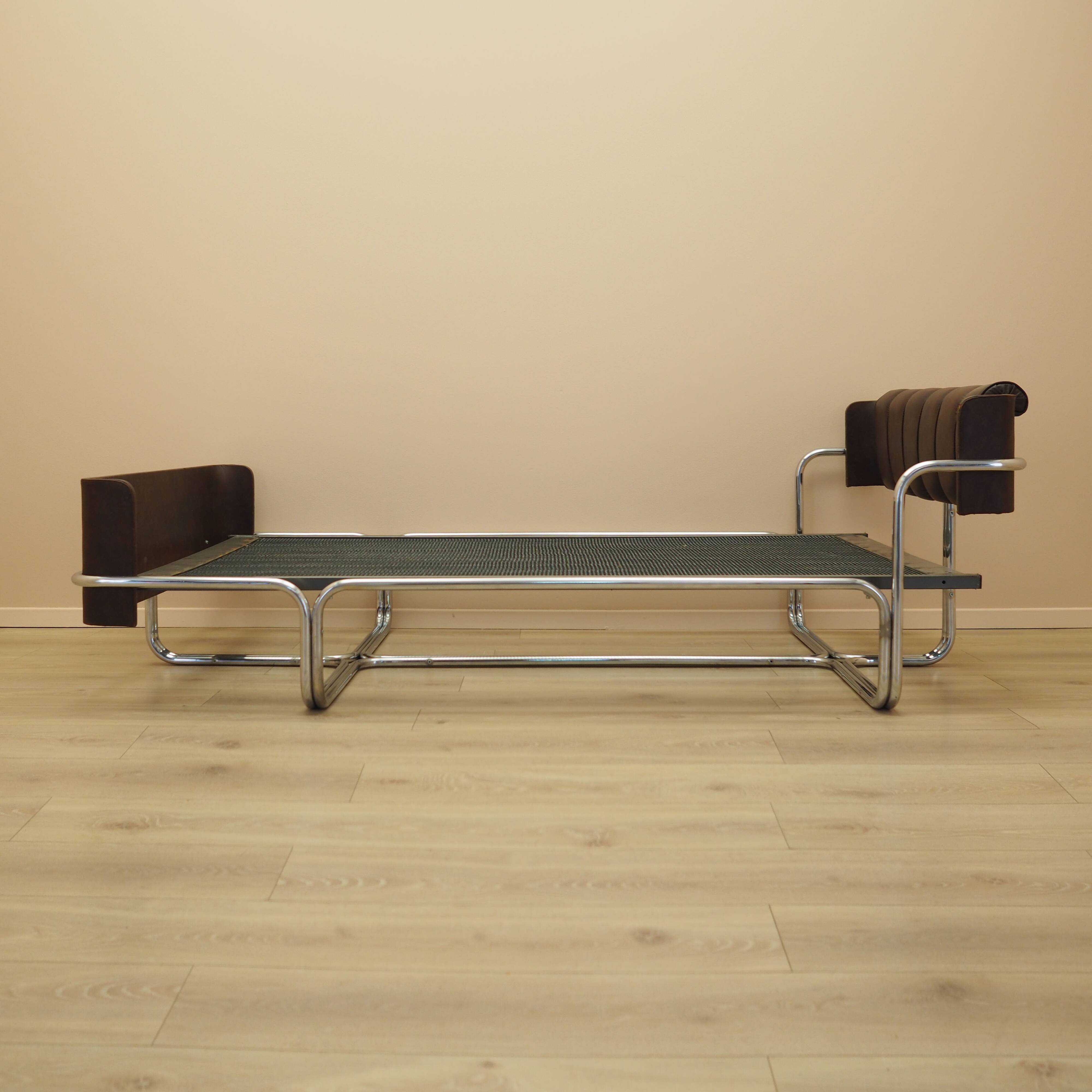 Bedroom bed, Italian design, 1980s, production: Italy