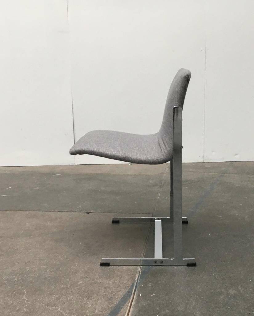 Mid-century space age cantilever chair by Richard Young for Merrow Associates, 1960s.