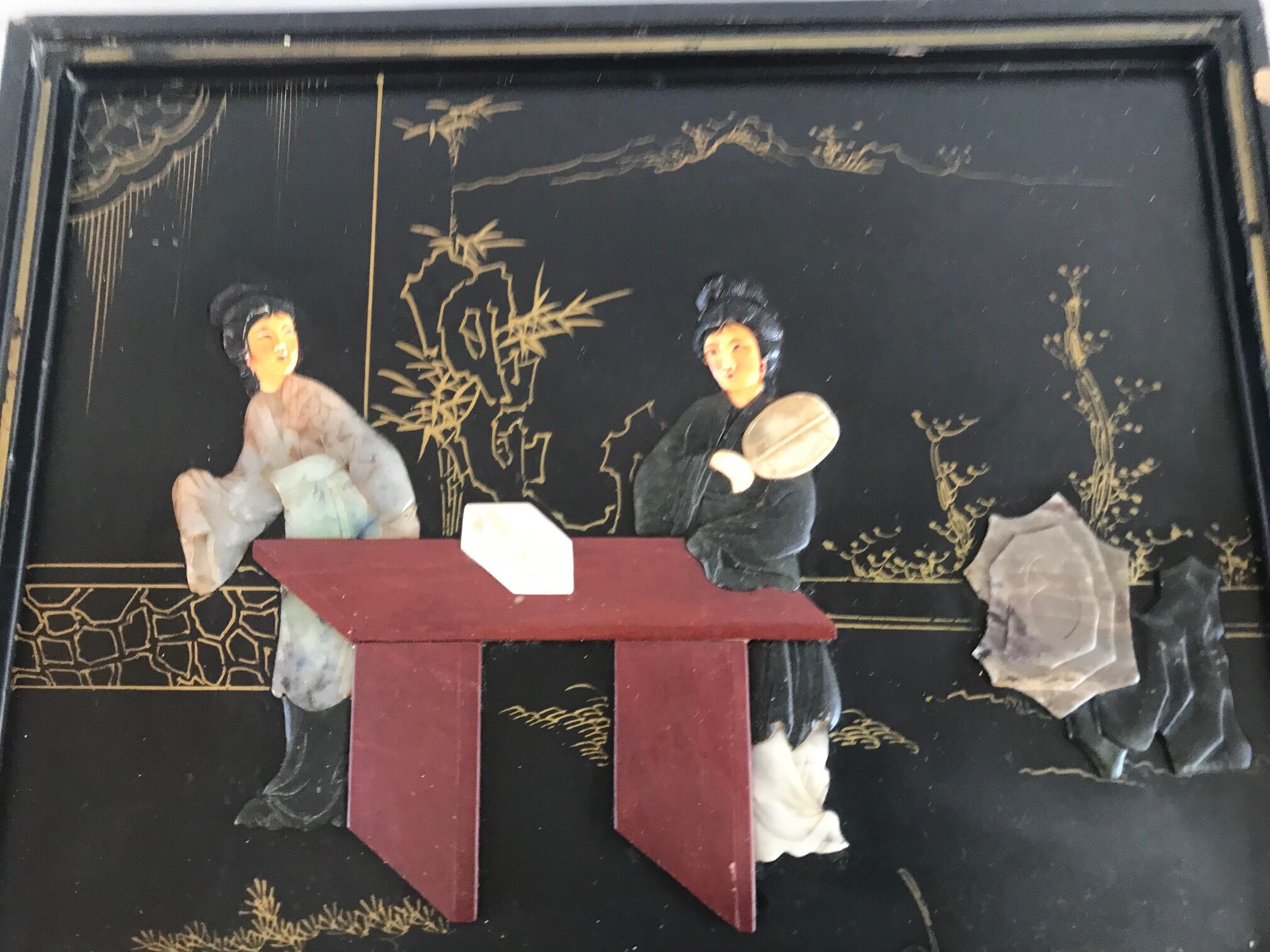 Tables gigognes chinoises en bois laqué incrustations de pierres dures années 60