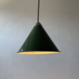 Ancienne suspension d’atelier emaillee verte conique