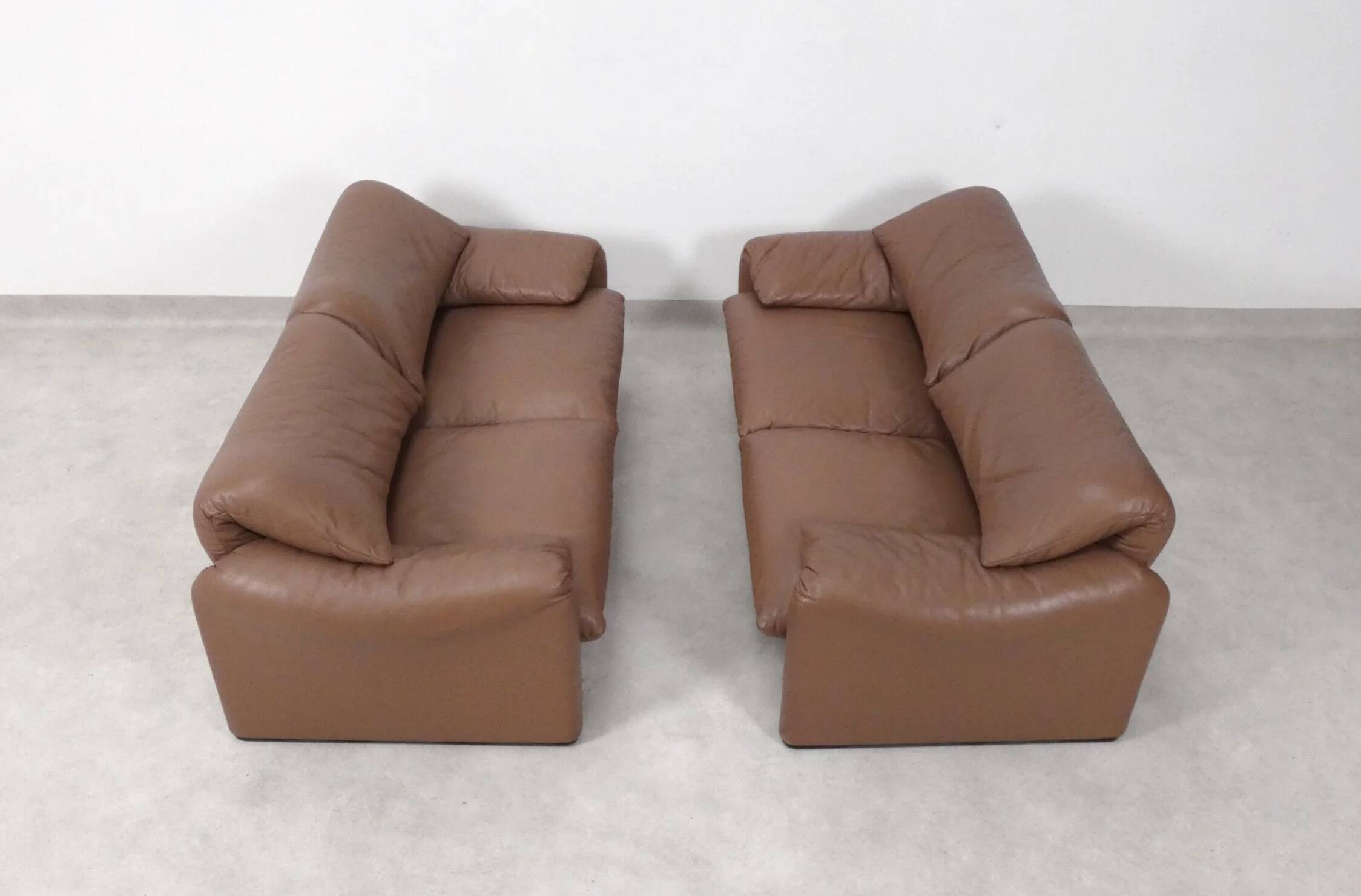 Set of Cassina Maralunga 2 seaters in mocca leather