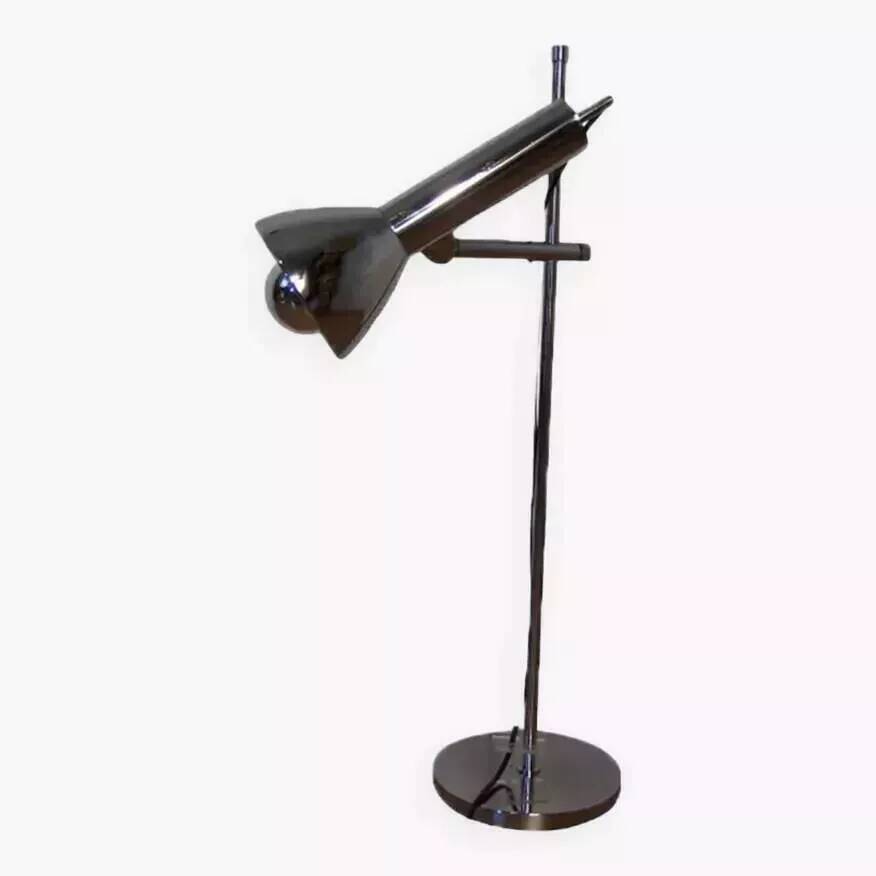 Articulated lamp in chrome metal