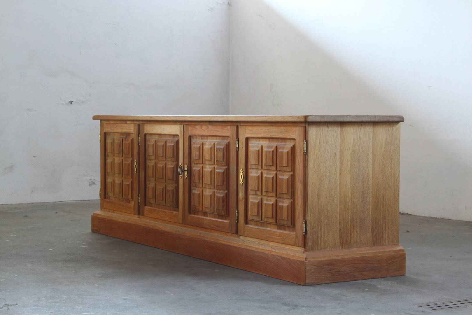 Vintage 1960/70s Danish Brutalist Light Oak Low Sideboard / Crezenda