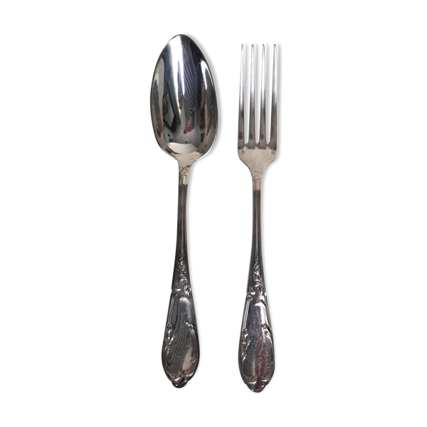 Ménagère en métal argenté avec 24 couverts