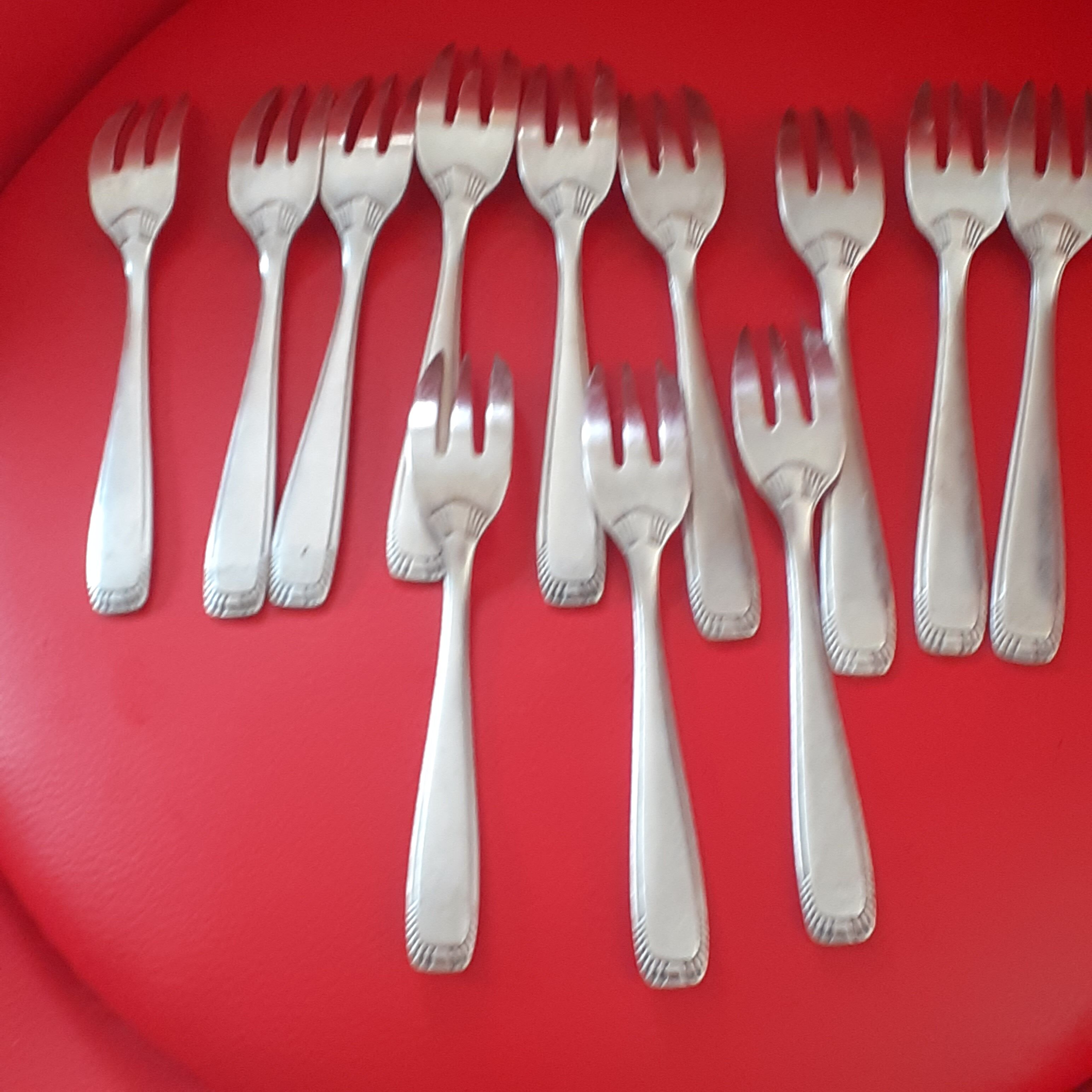 12 Cake forks in silver metal. Ercuis.