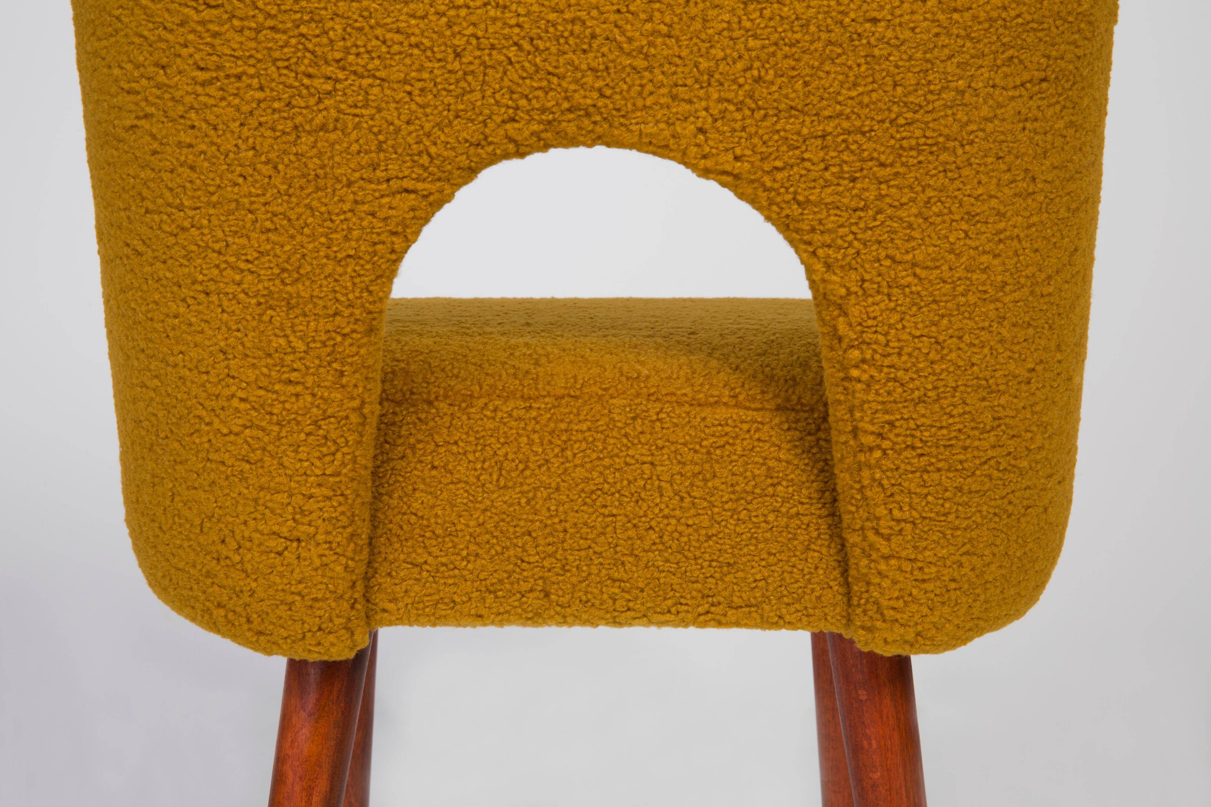 Chaise 'Shell' bouclé jaune ocre, années 1960