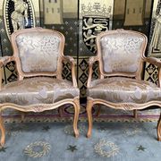 Paire de fauteuils cabriolets de style Louis XV