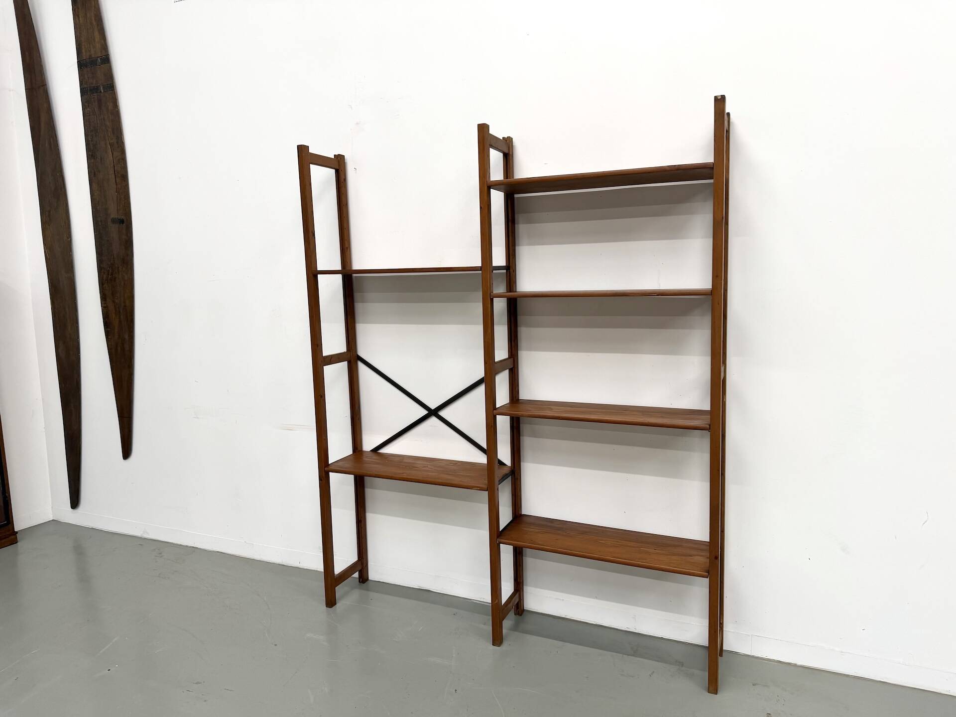 XXL Modernist Library in Solid Pine – 1950s Design – L164 cm
