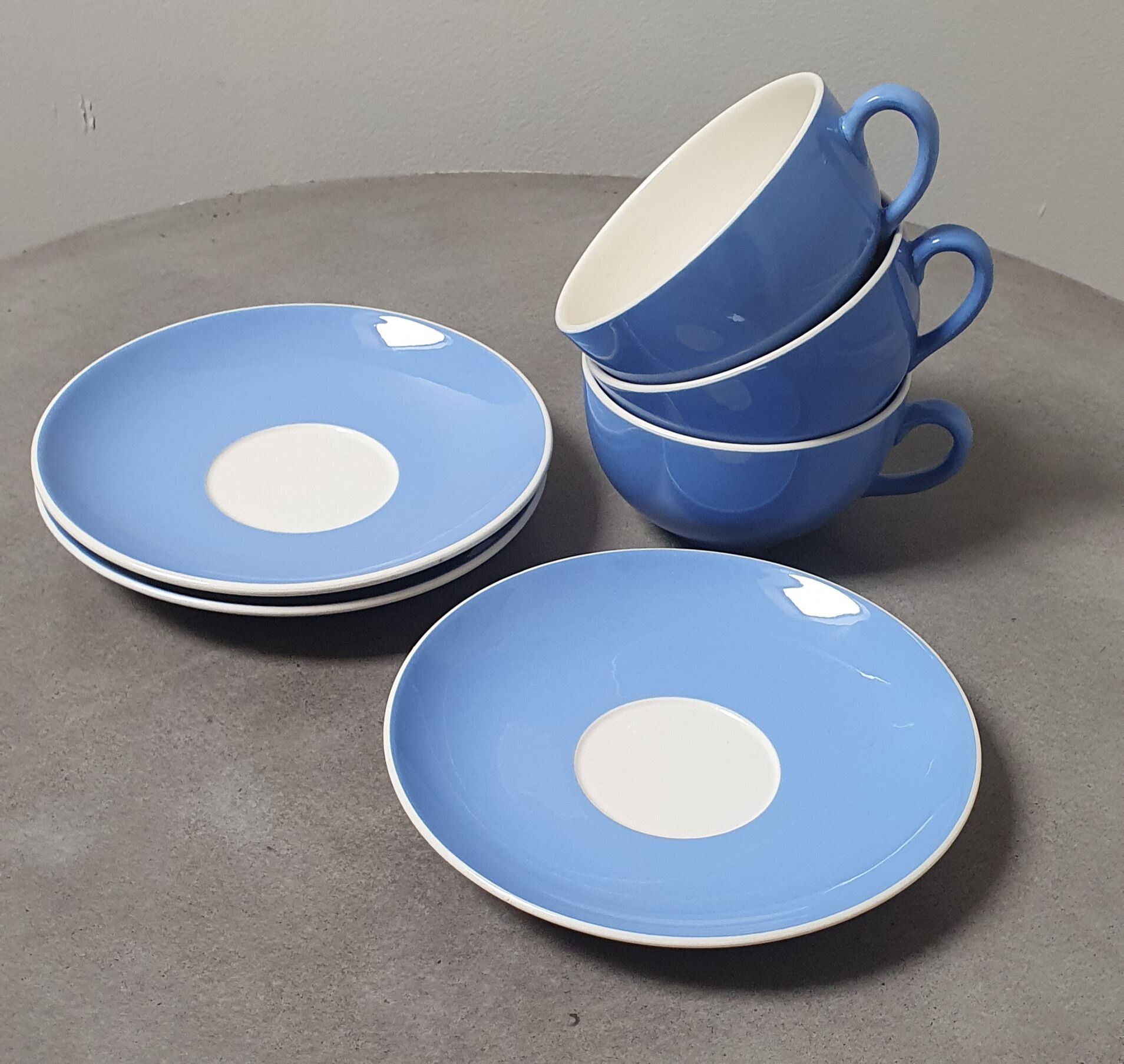Saucers and cups