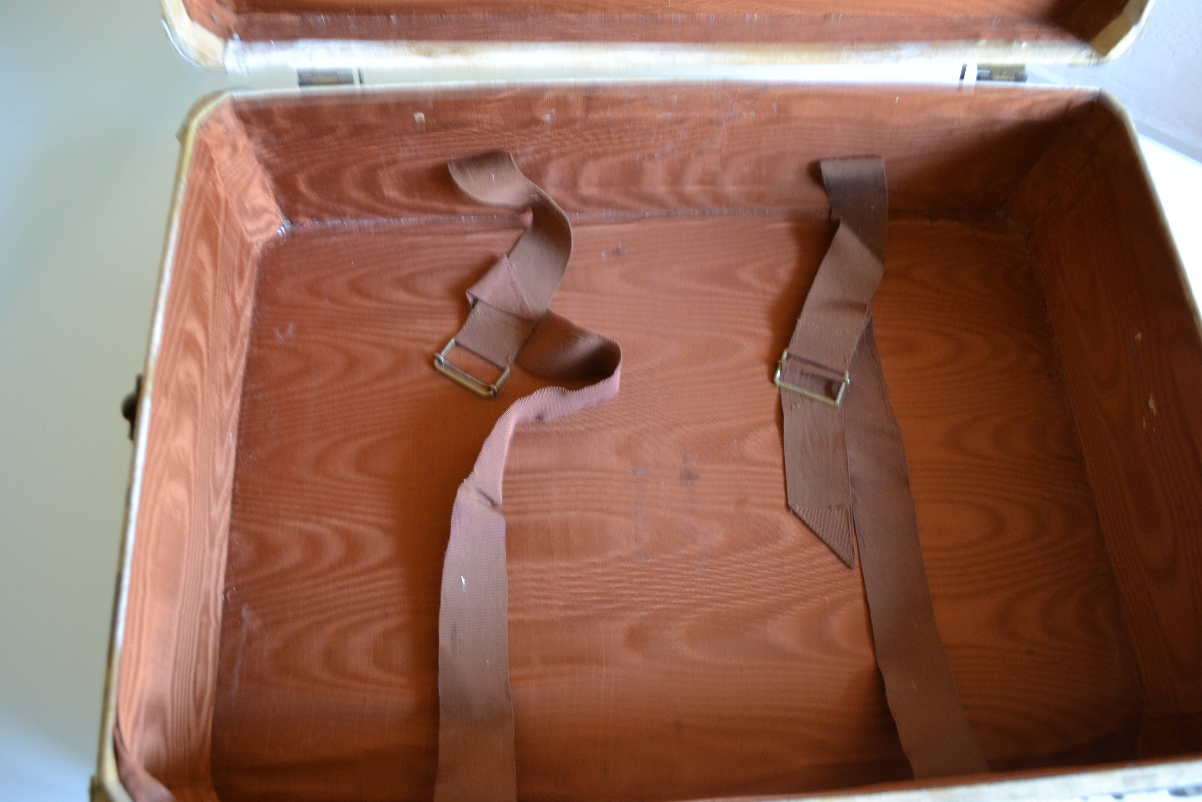 Vintage leather suitcase 1950 house Allemand-Arniaud in Marseille