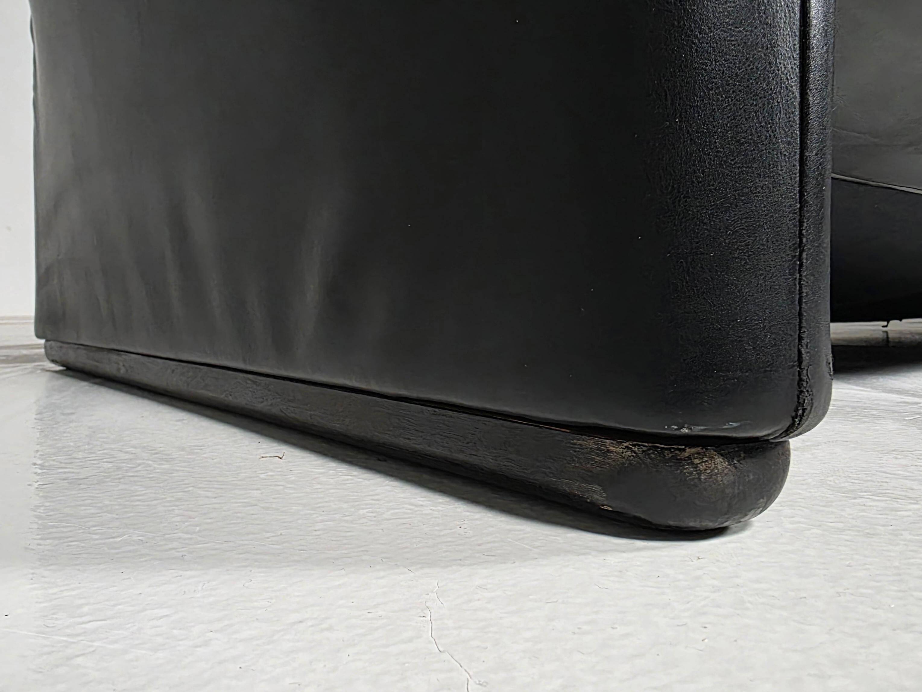 3-seater leather sofa by Vico Magistretti for Cassina, 1970.