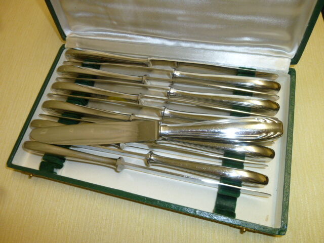 Box of 12 table knives in monocoque stainless steel Comargent