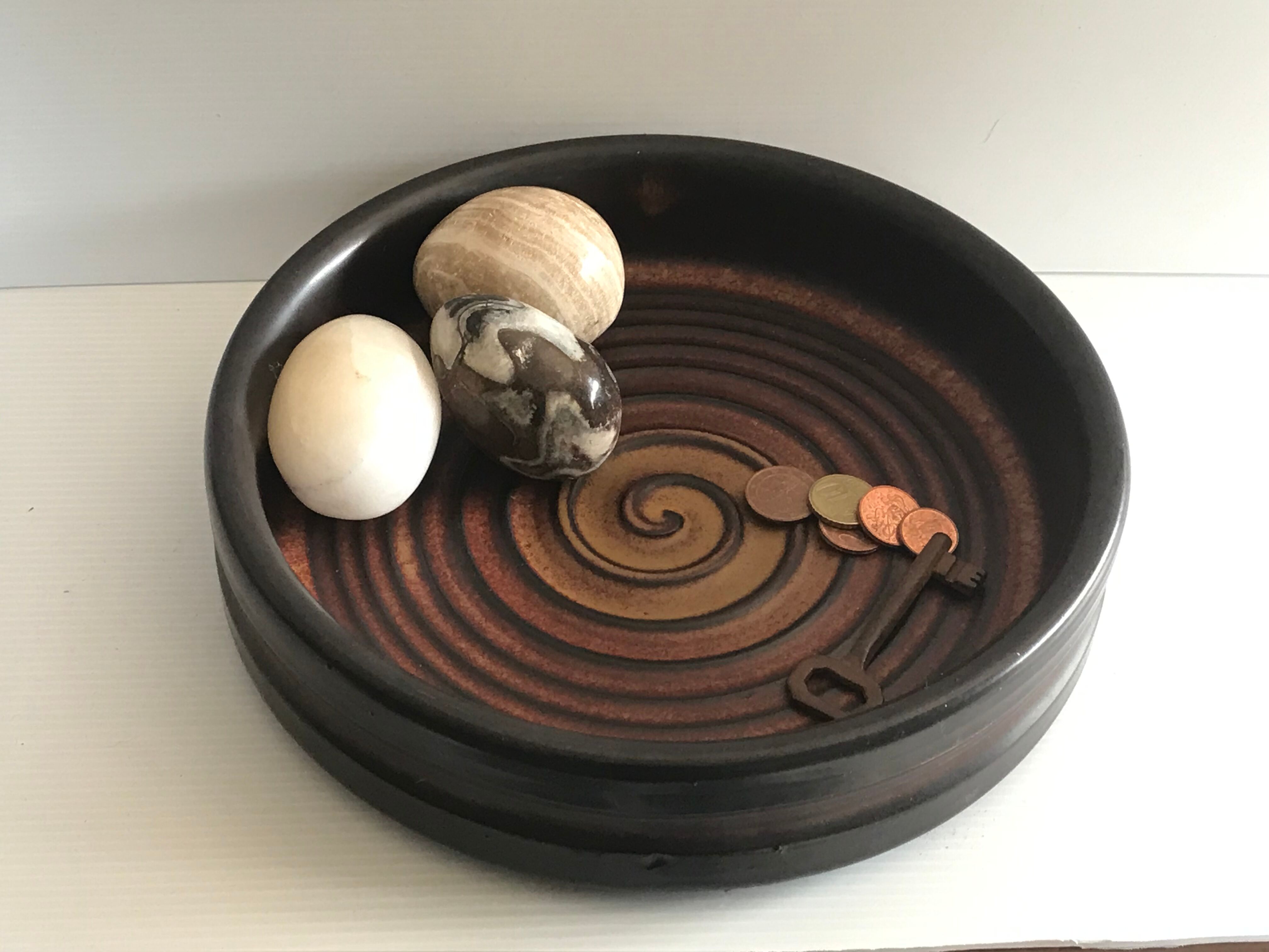 Vintage sandstone pocket empty