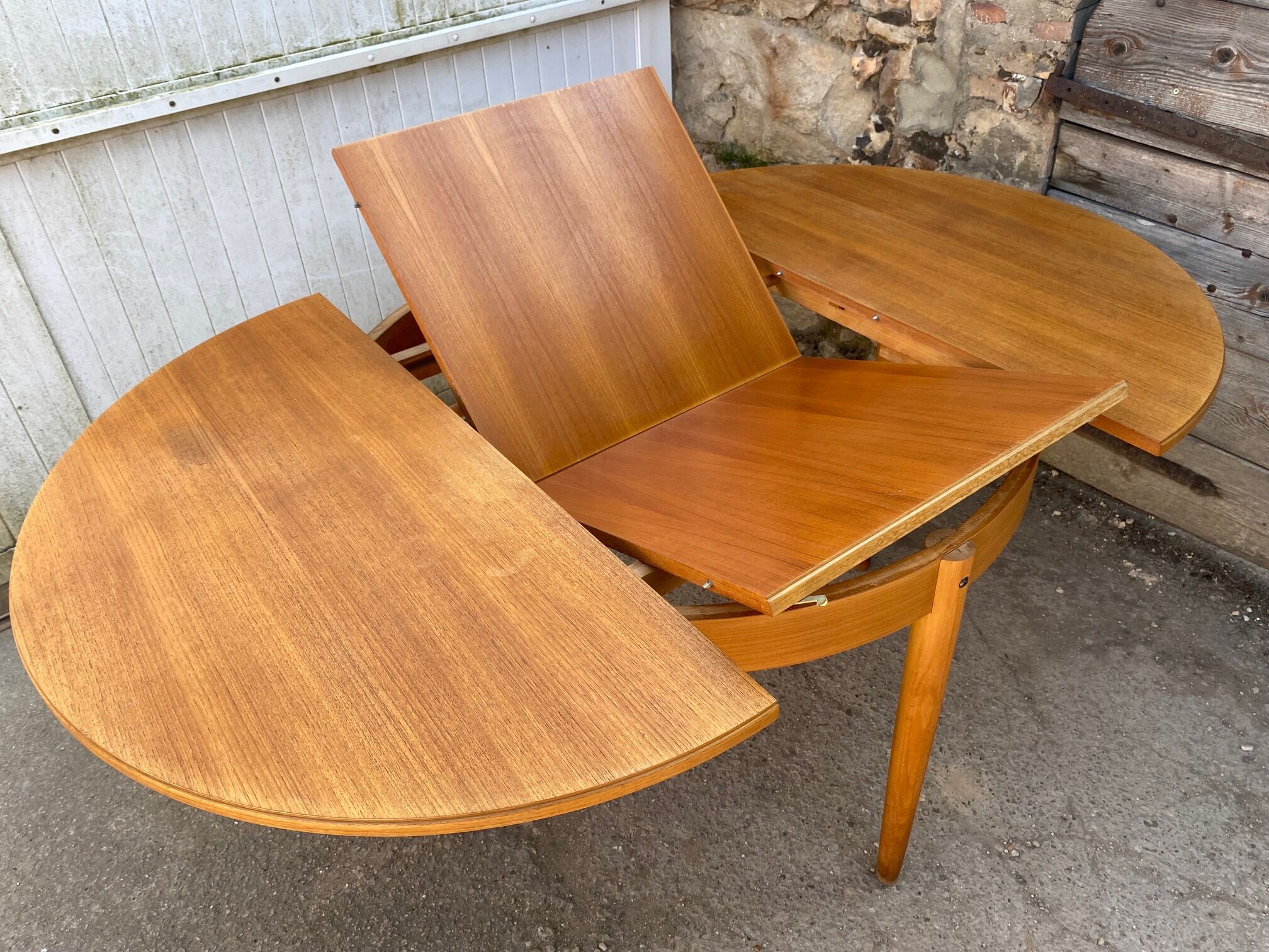 Table ronde extensible scandinave en teck dia 116cm longueur 176cm an60