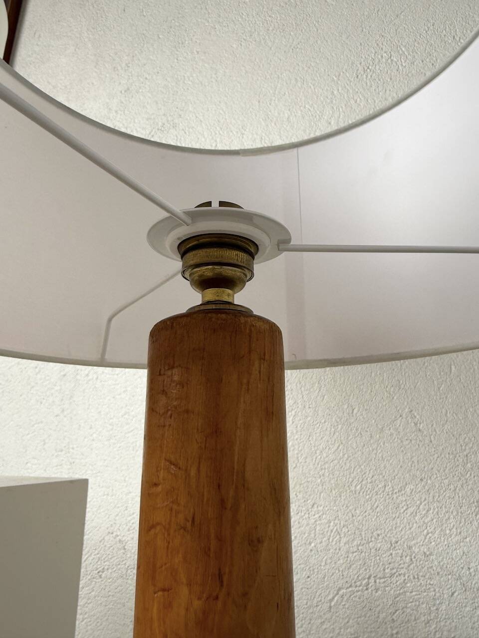 Paire de lampes de table bois chêne années 50