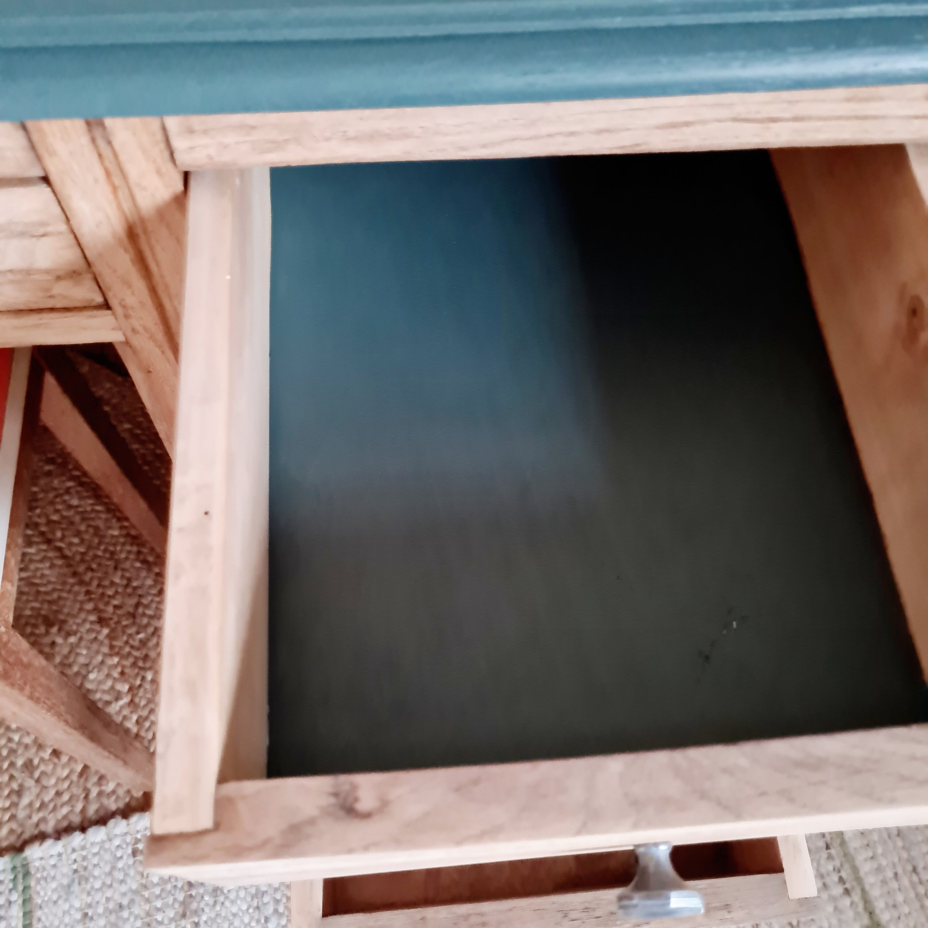 Bureau ancien en bois plateau vert et tiroirs