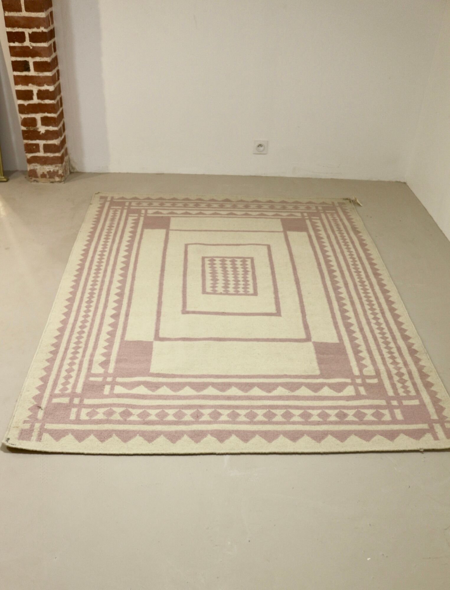 Carpet geometric design pastel colors pink and off-white year 70/80.