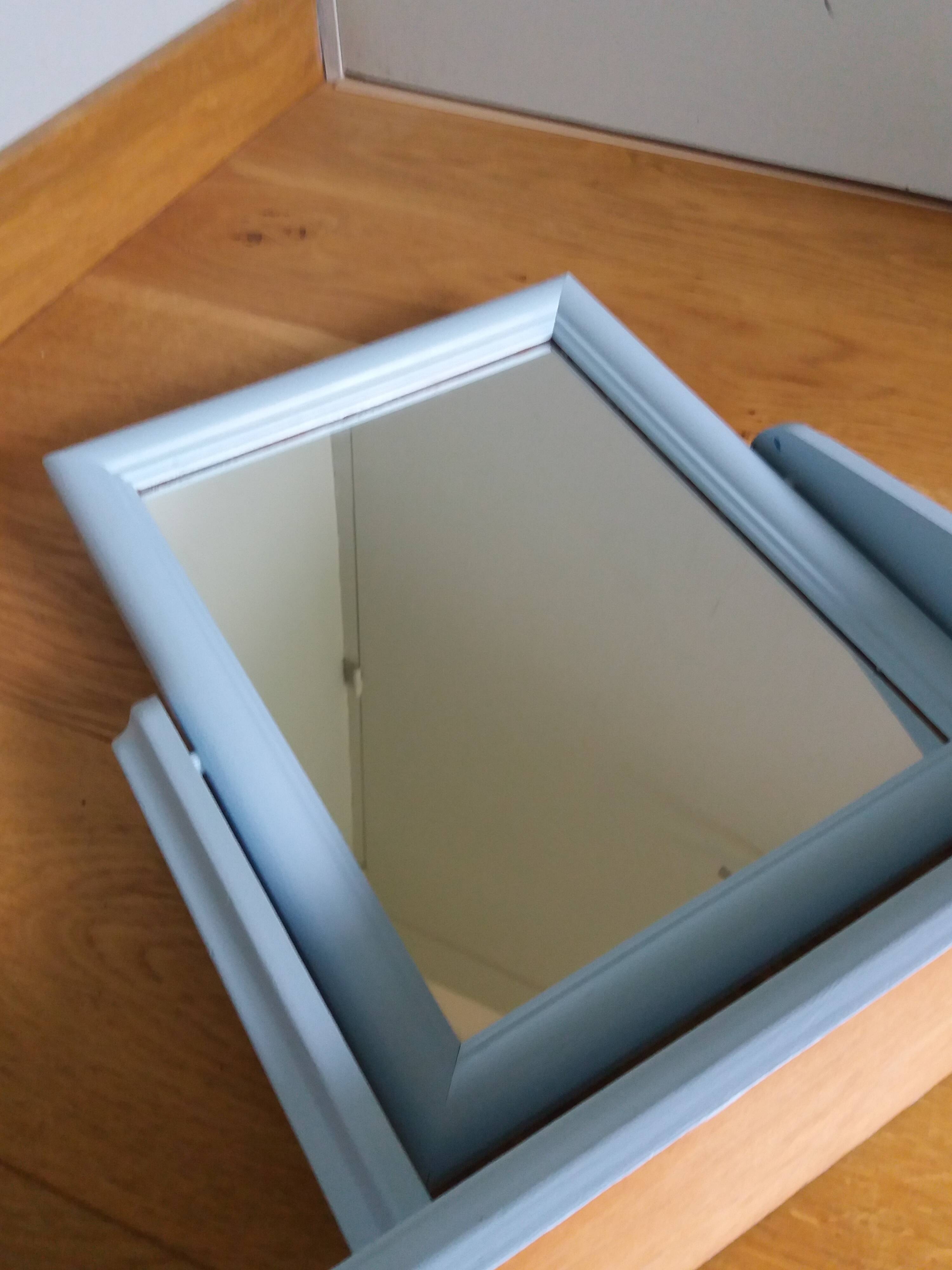 Swivel table mirror