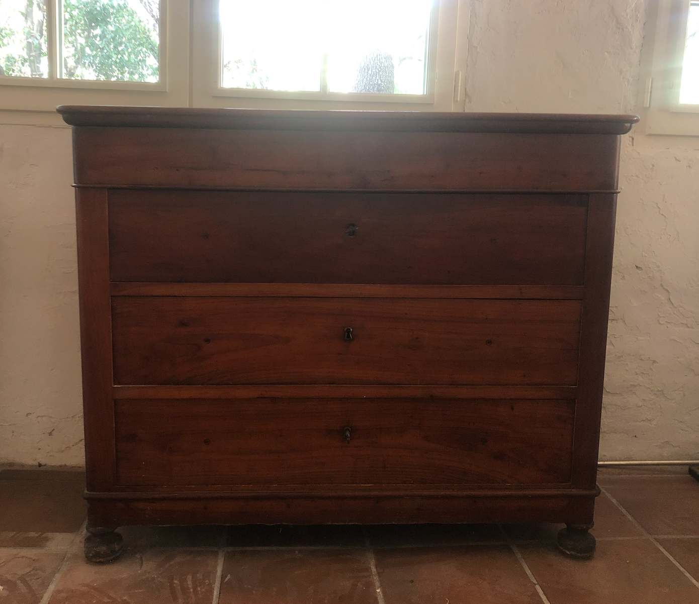 Solid wood chest of drawers