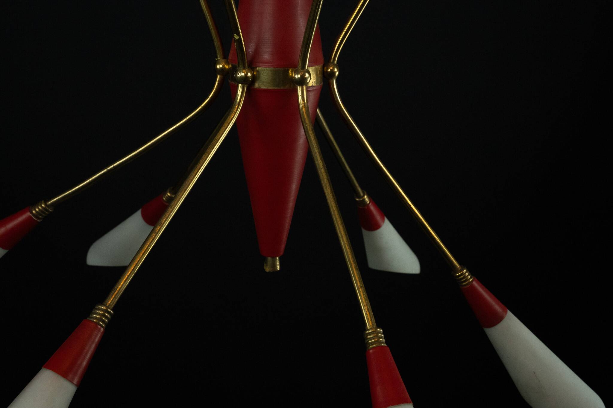 Mid-Century 12 lights chandelier in the manner of Stilnovo. Italy 1950s