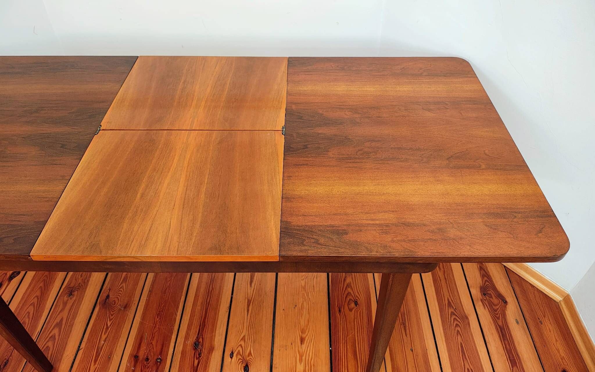 Table extensible tchécoslovaque par Jindřich Halabala pour UP Závody, 1950