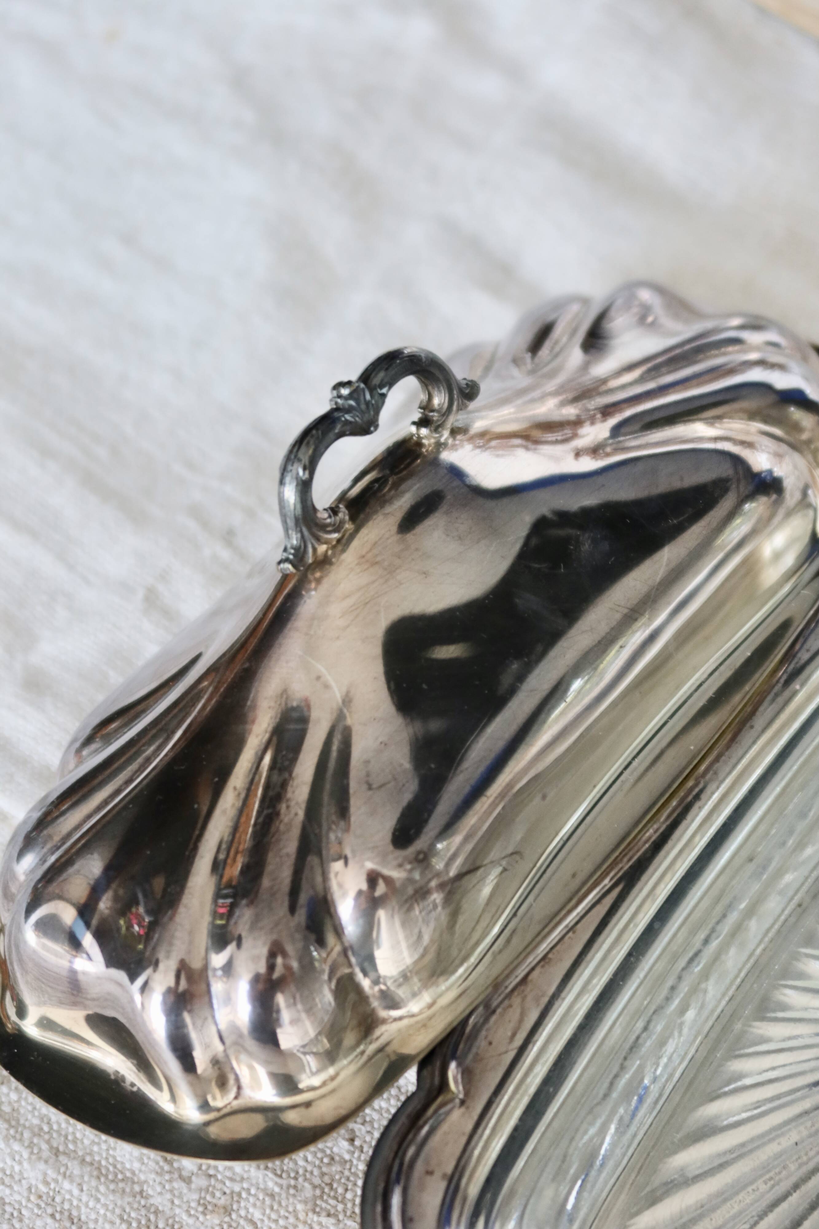 Vintage silver-plated butter dish in rococo style - Glass compartment - Knife