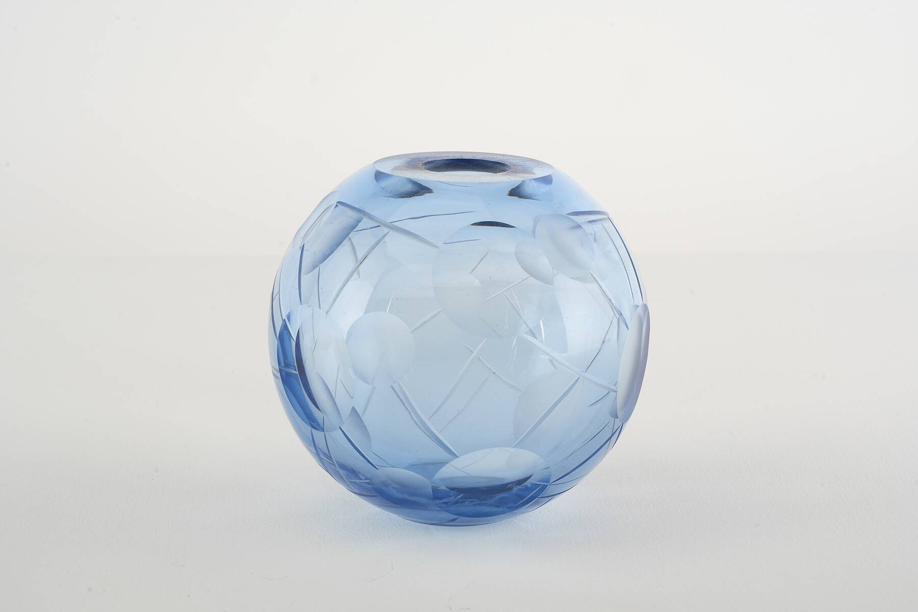Art Deco vase by Vicke Lindstrand for Orrefors around 1930.