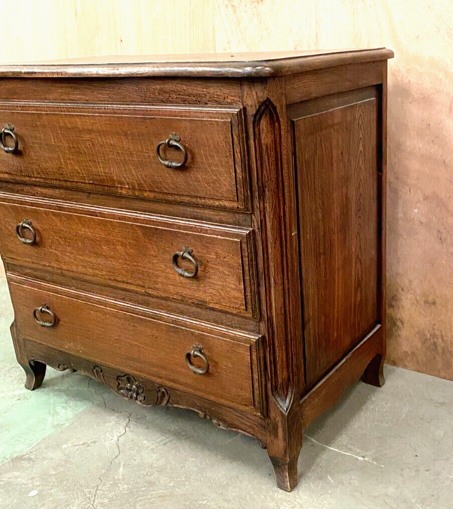 Neo-rustic oak chest of drawers, 20th century