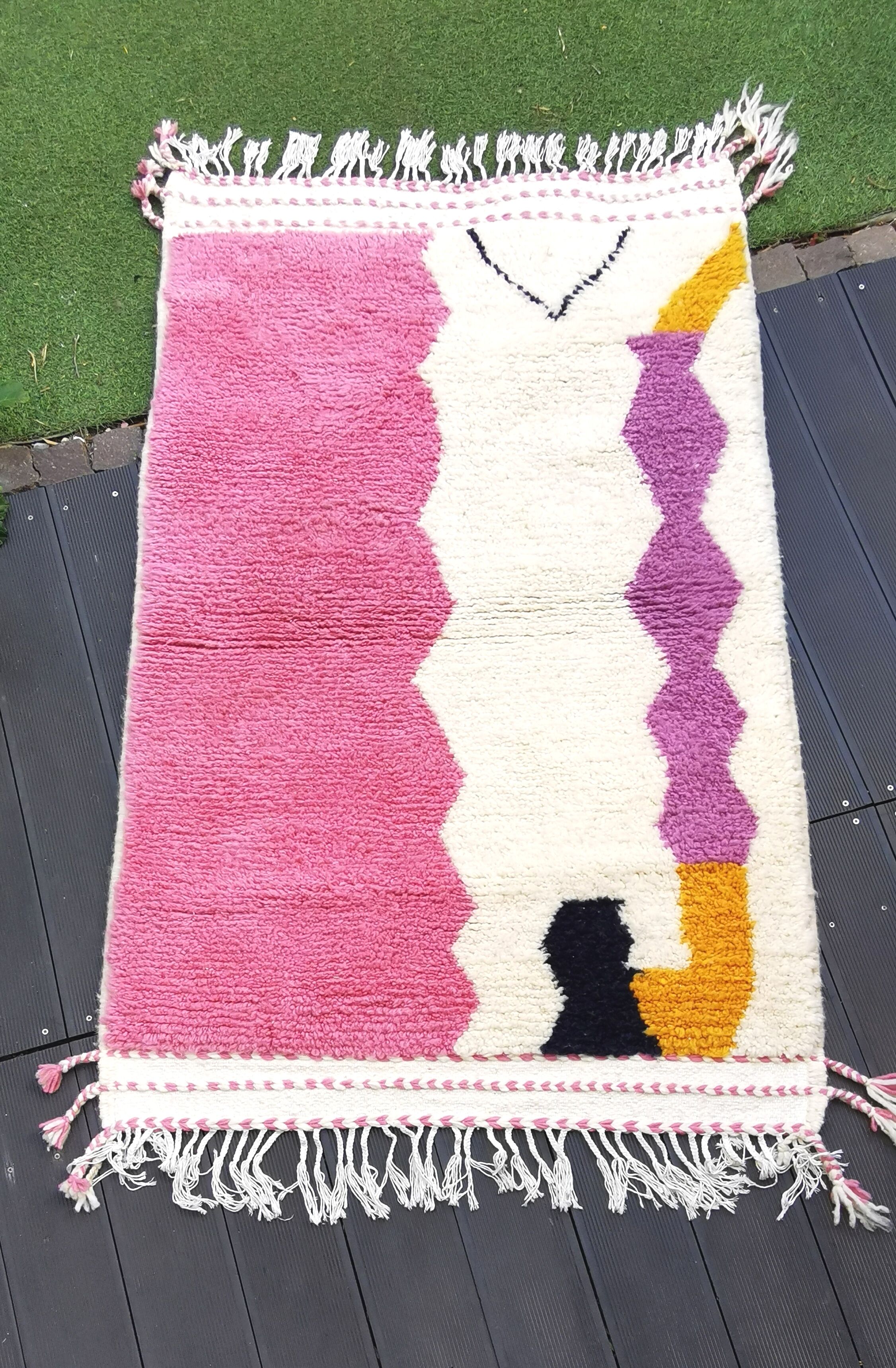 Berber carpet beni ouarain