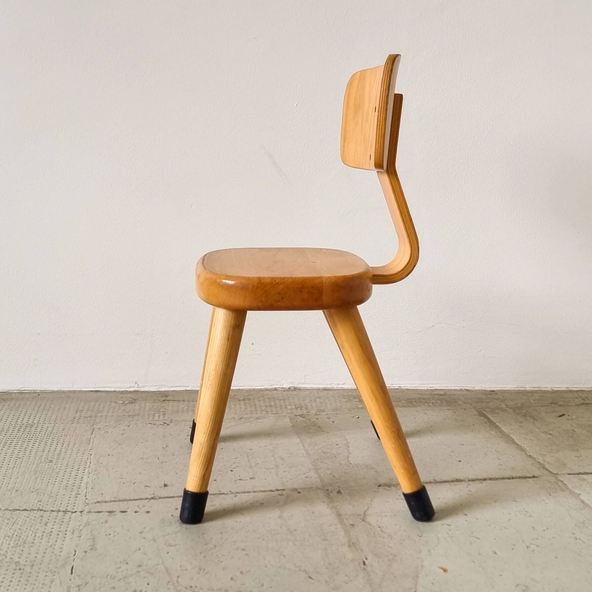 Schilte plywood school chair