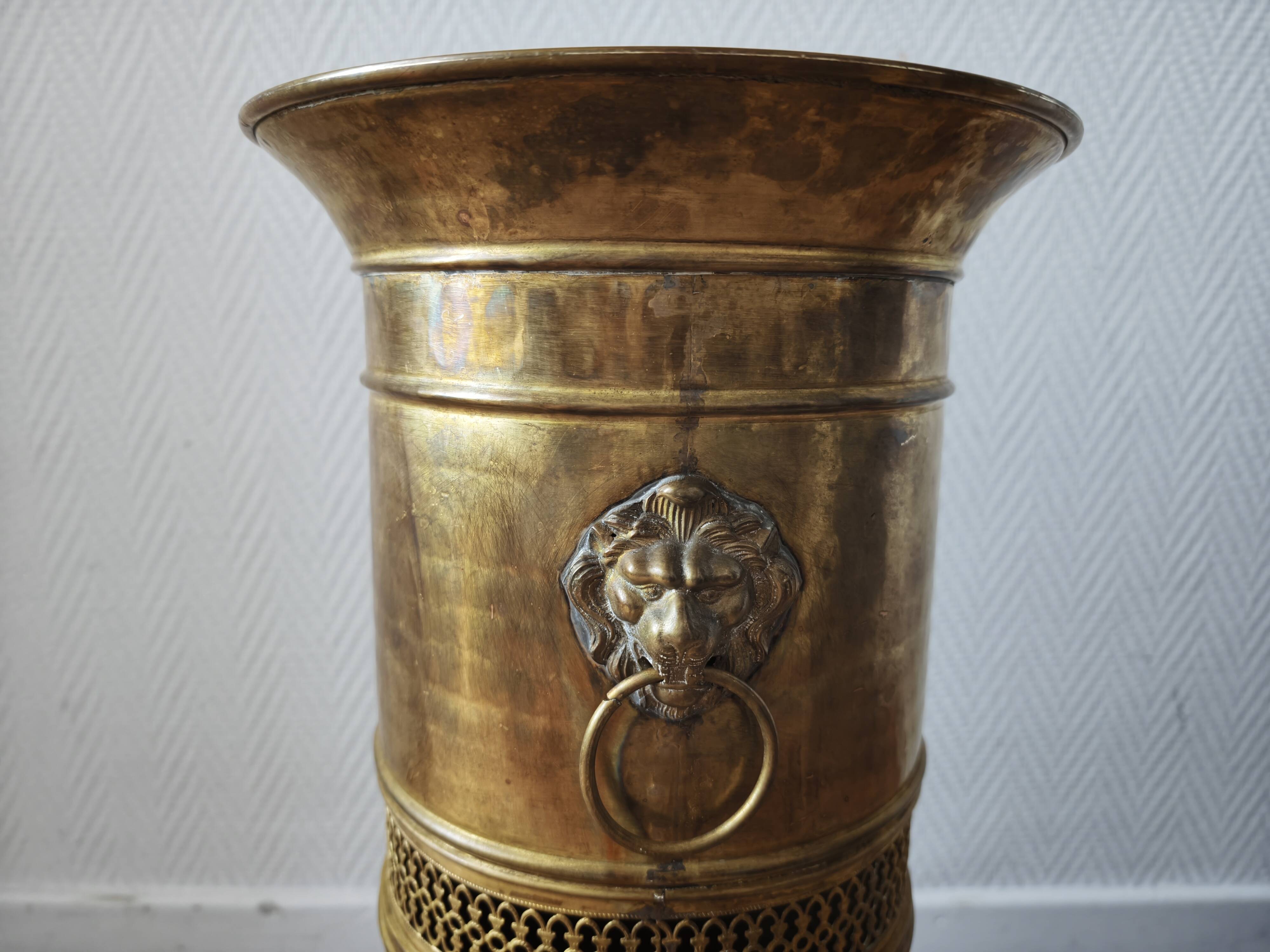 Vintage brass umbrella stand – lion head handles