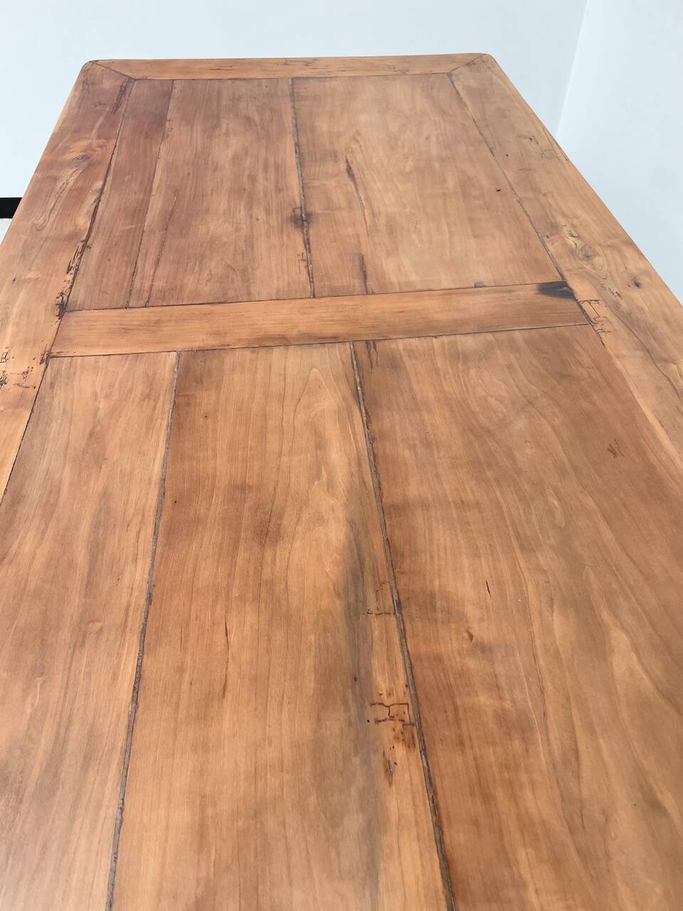 Walnut silk table 1900