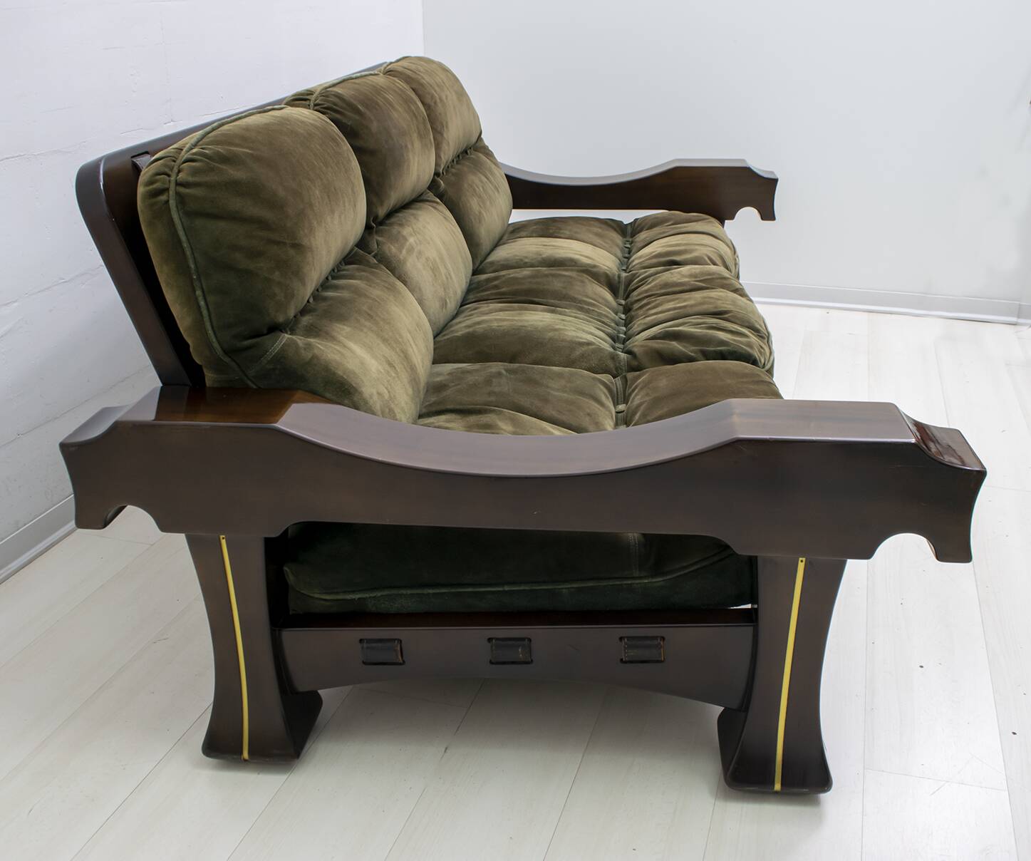 Luciano Frigerio Mid-Century Modern Italian Wood and Suede Sofa "Ussaro",70