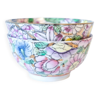 Paire de bols en porcelaine de Chine décor floral