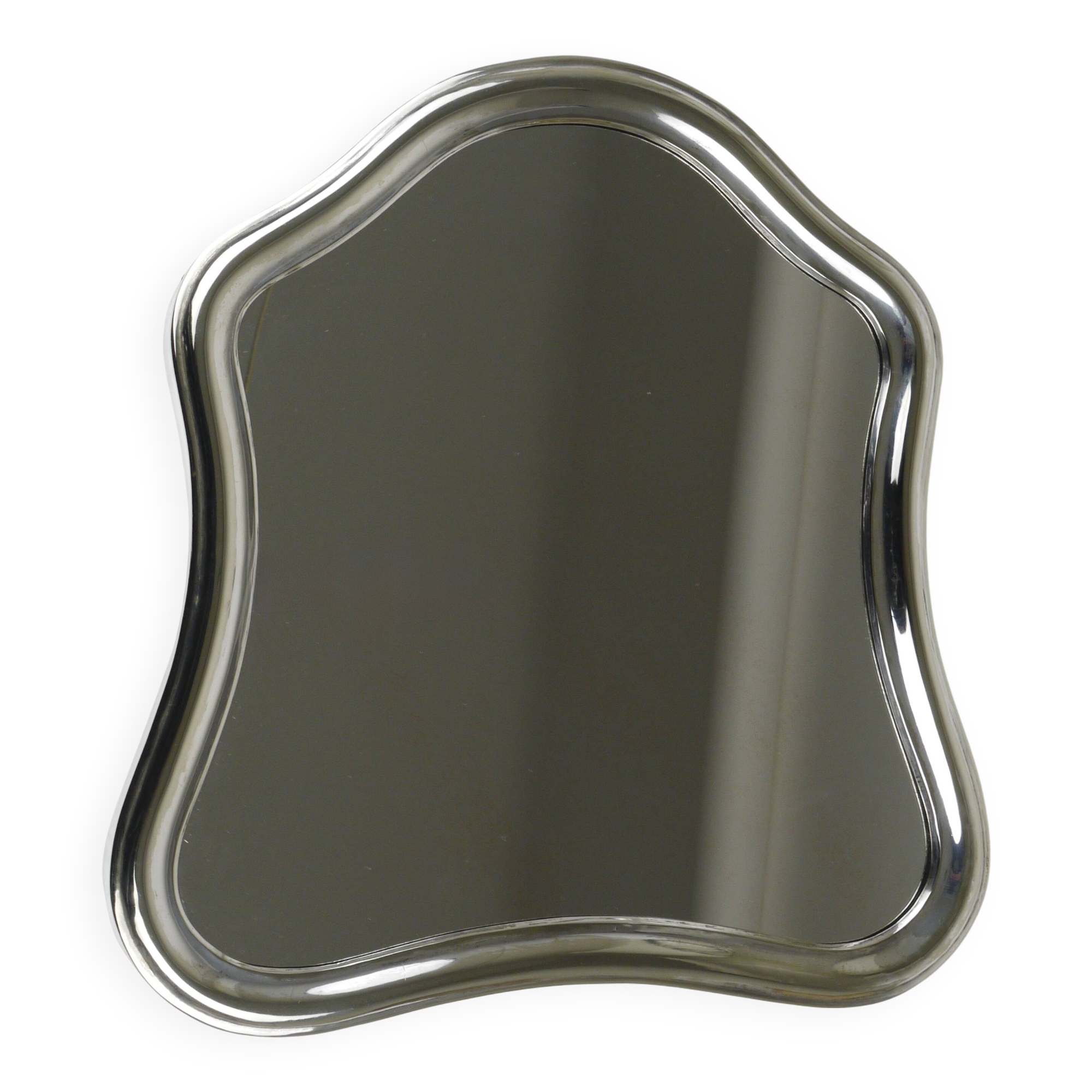 Miroir mural en argent viennois à bords festonnés, Autriche, vers 1900