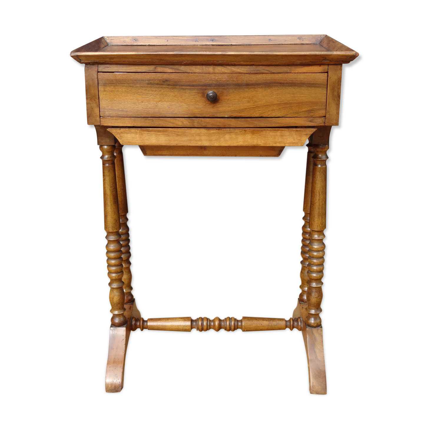 Walnut work table with two drawers, early nineteenth, 46 x 65 cm