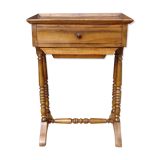 Table d'ouvrage en noyer à deux tiroirs, début XIXème, 46 x 65 cm