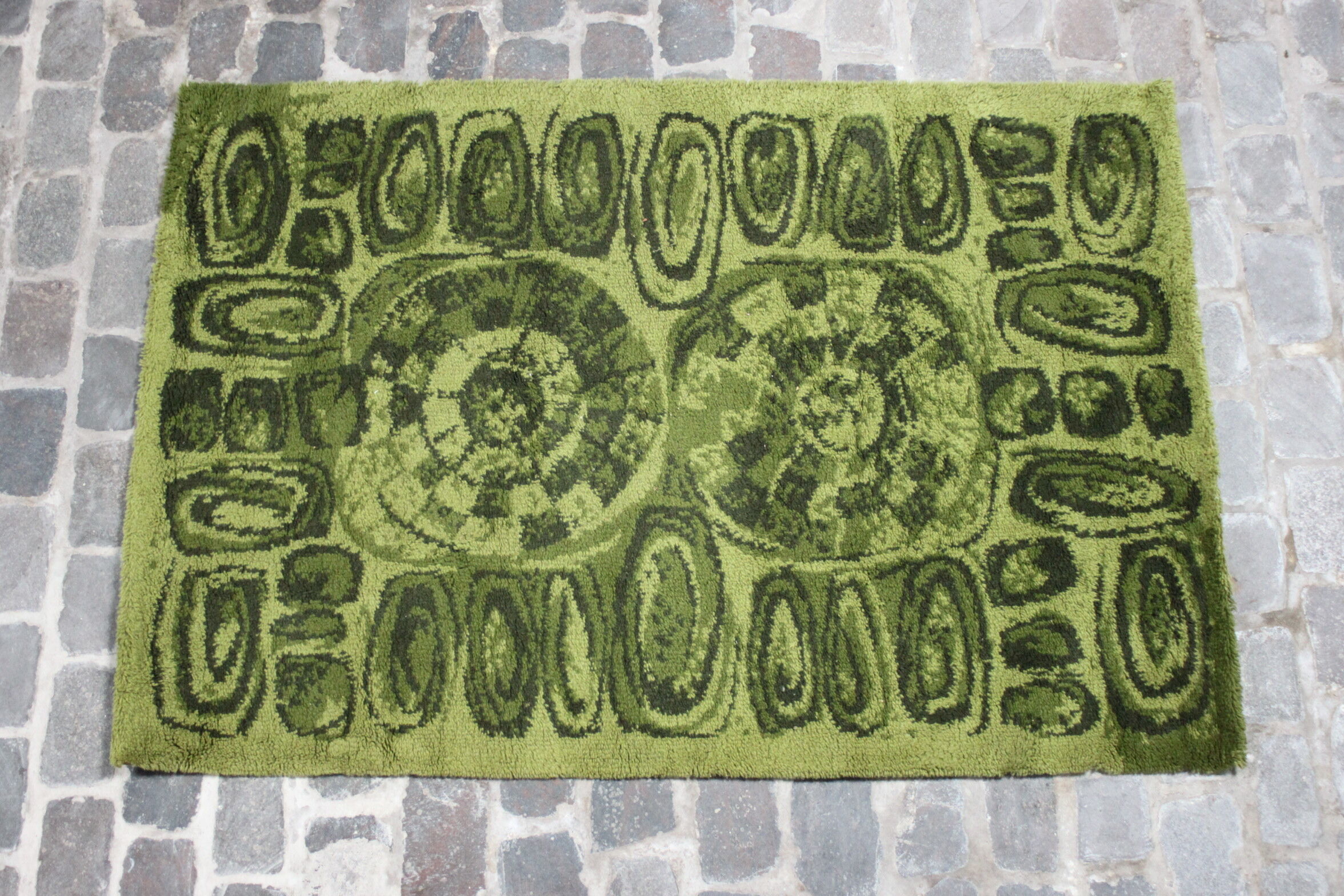 Space age green wool rug by B.I.C carpets Kortijk, Belgium 1970s