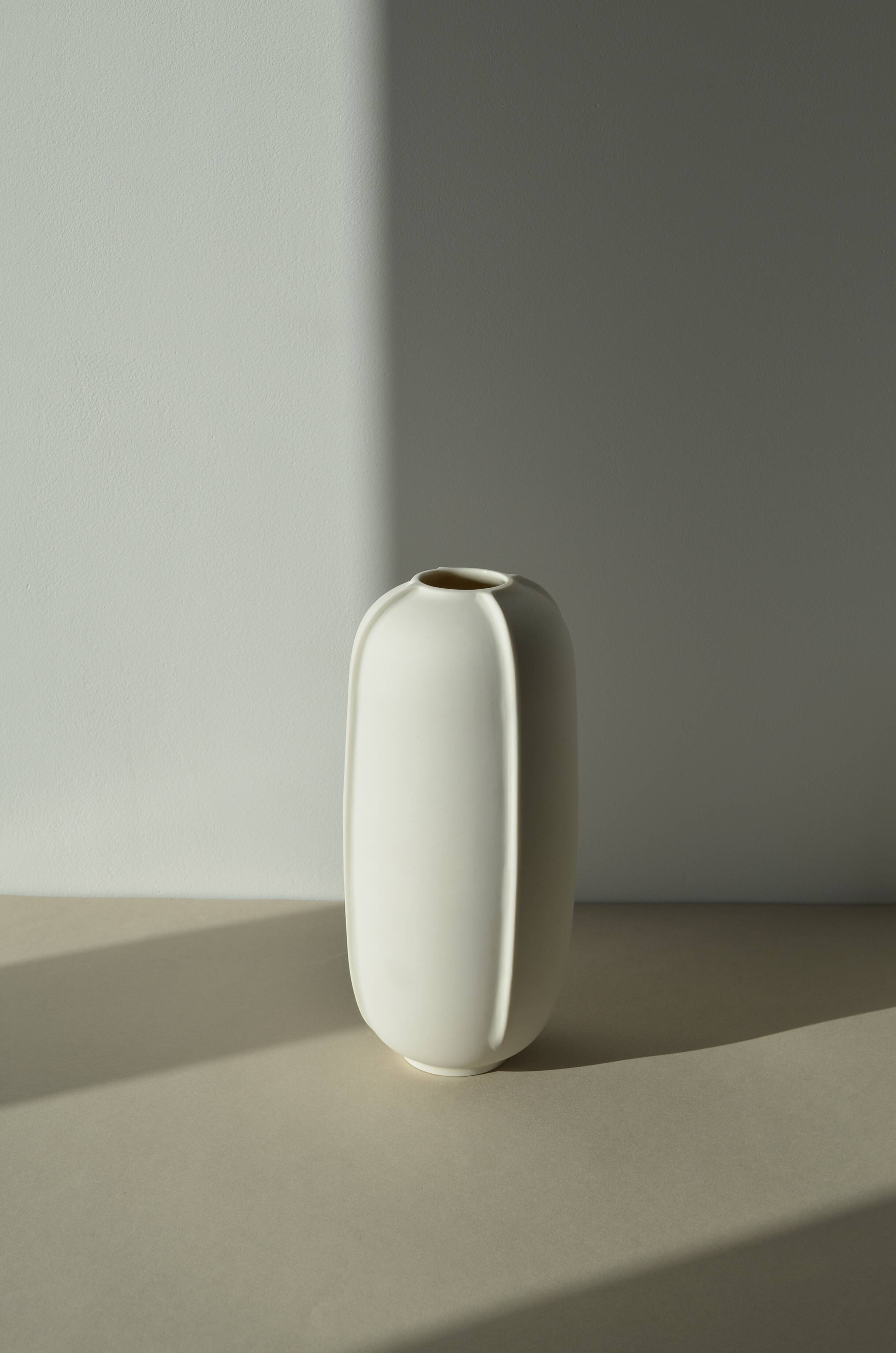 Atlas porcelain vase n°1