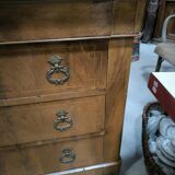 Restoration period chest of drawers in flamed walnut