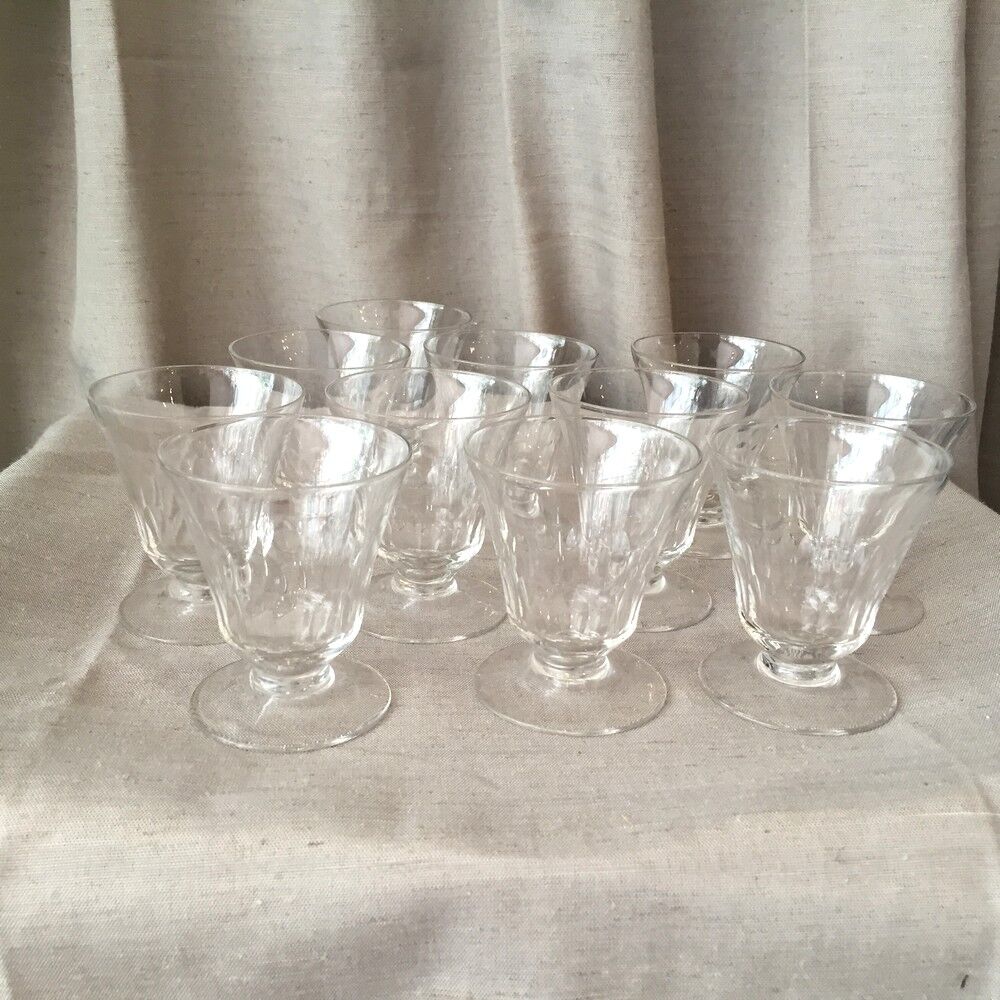 Suite of 11 glasses of cooked wine or port in sober and elegant glass