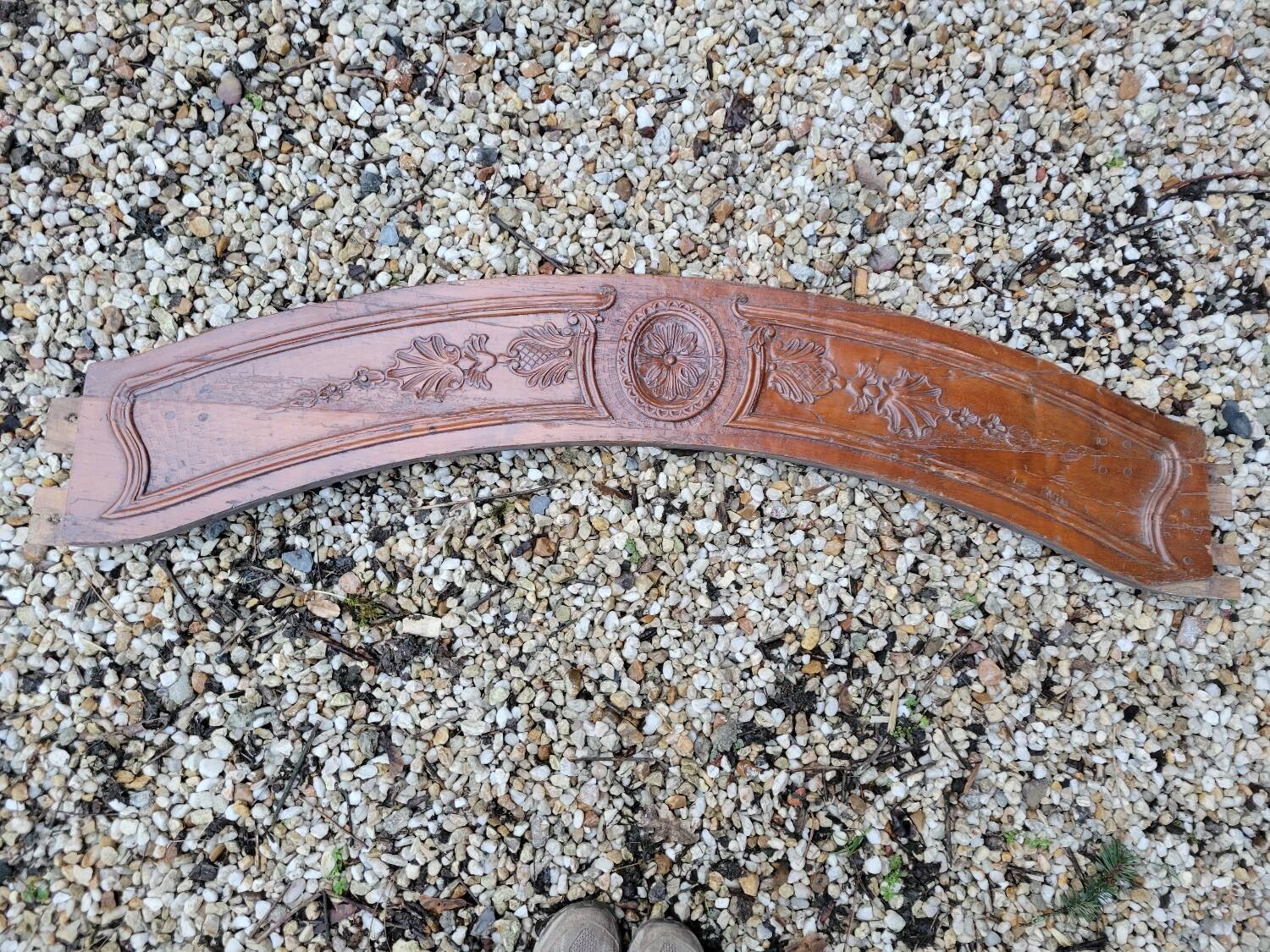 Cornice fronton in cherry wood around 1800