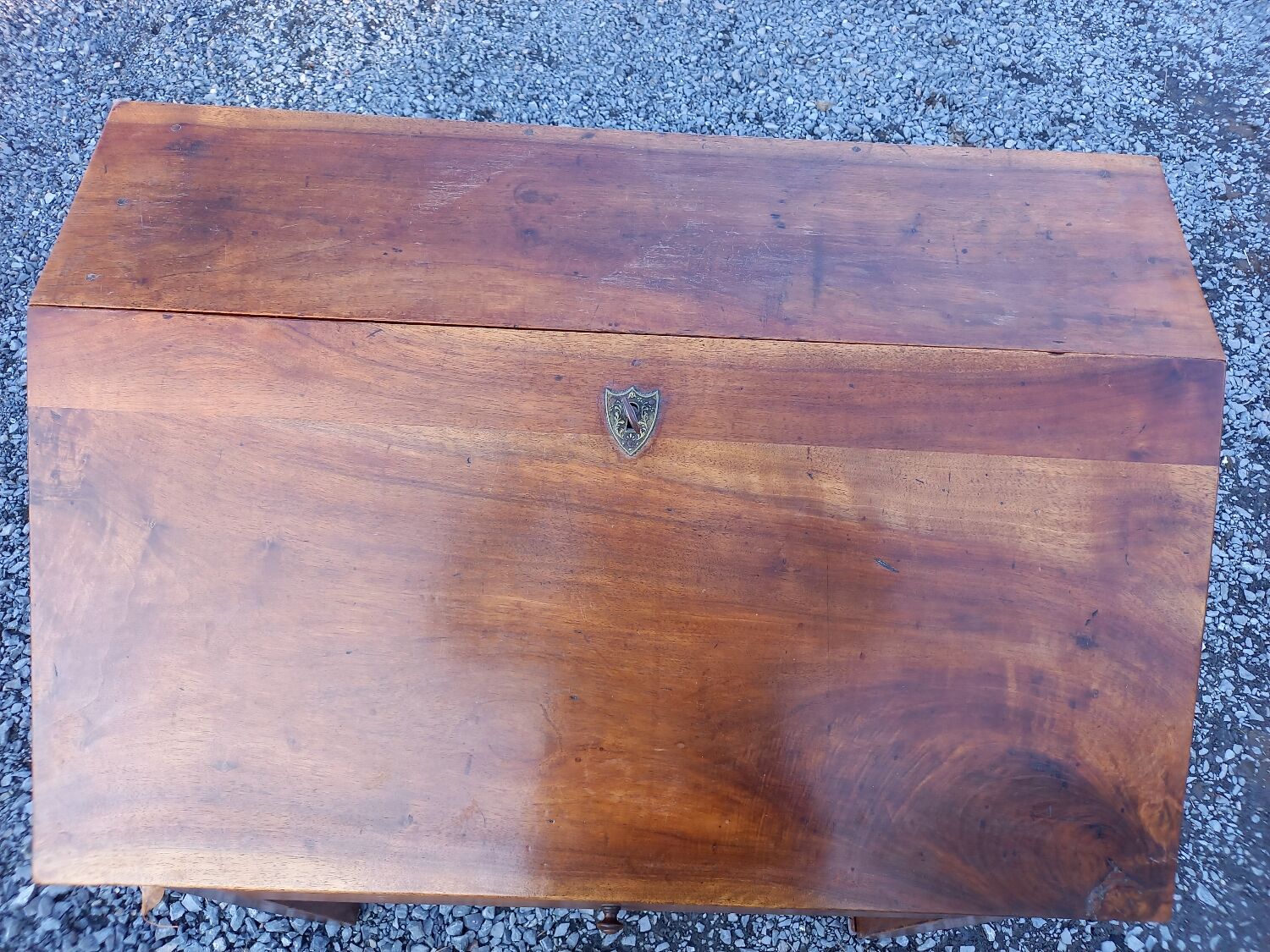 Speed bump desk Louis XVI