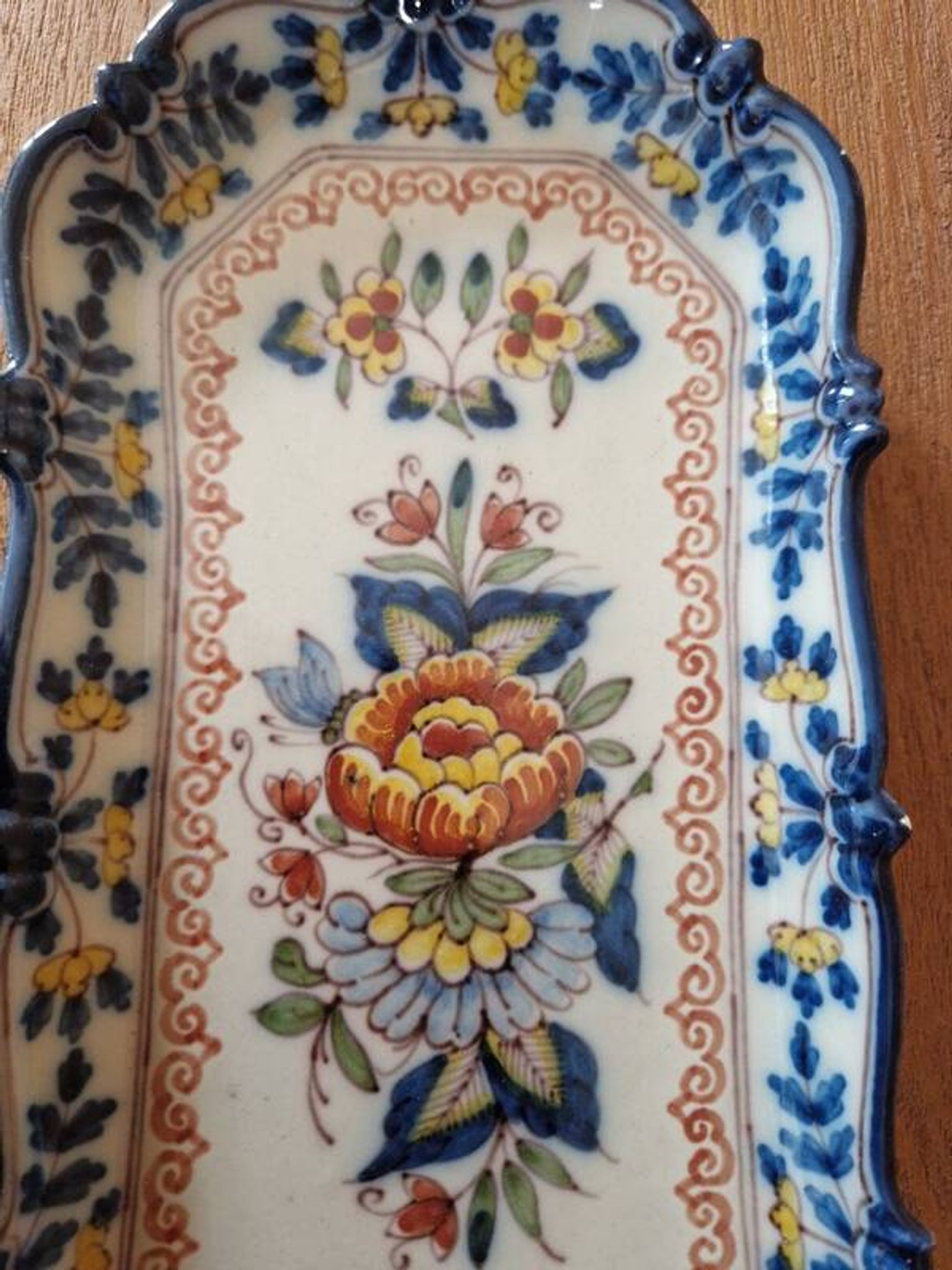 Plat à cake ou à harengs en faience de Royal Tichelaar Makkum